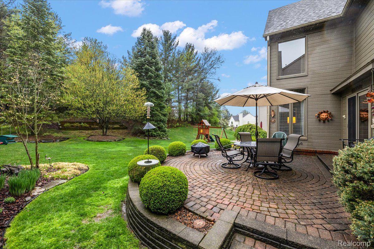 244 GLENMOOR Drive