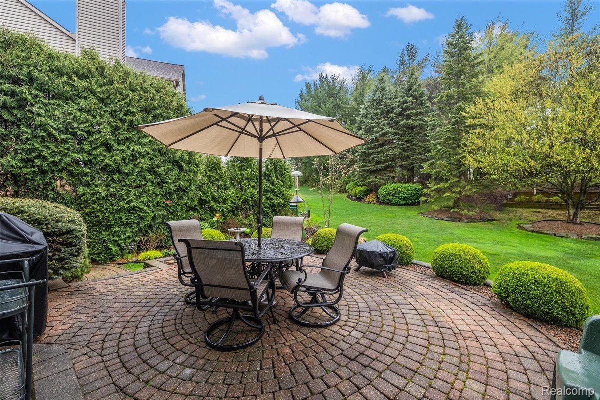 244 GLENMOOR Drive
