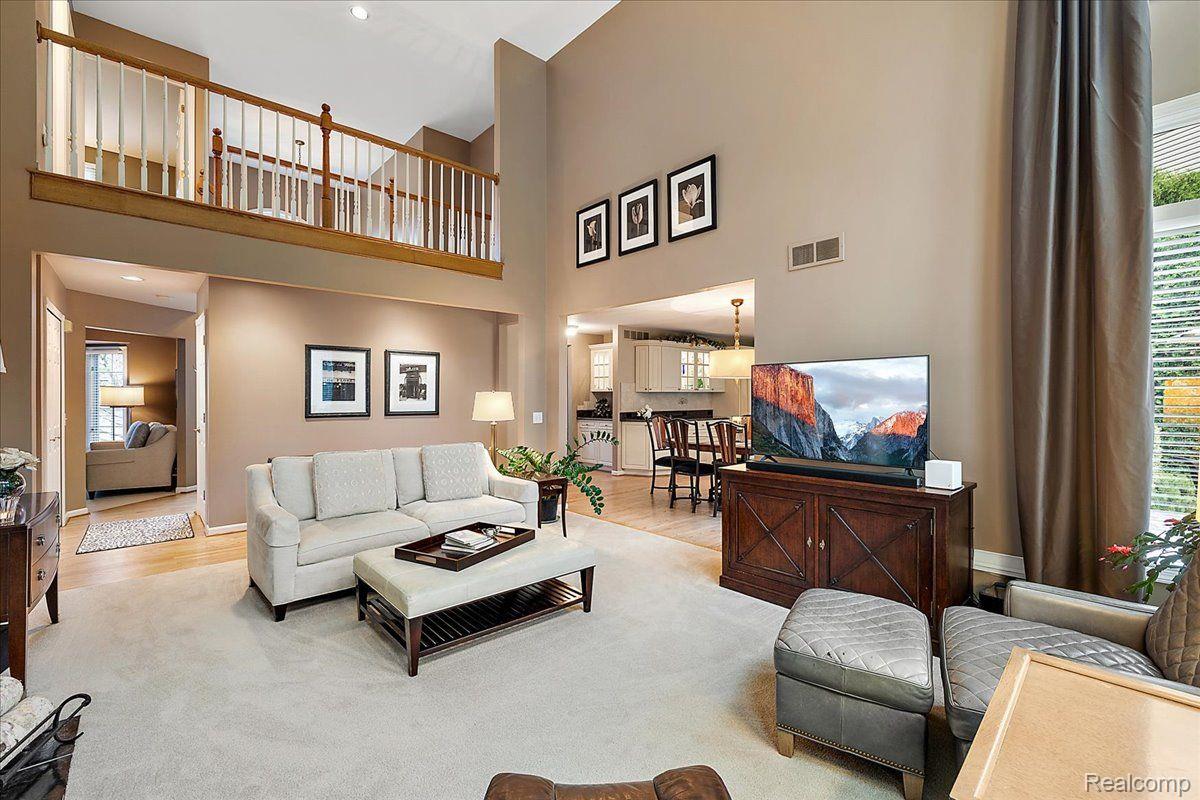 244 GLENMOOR Drive