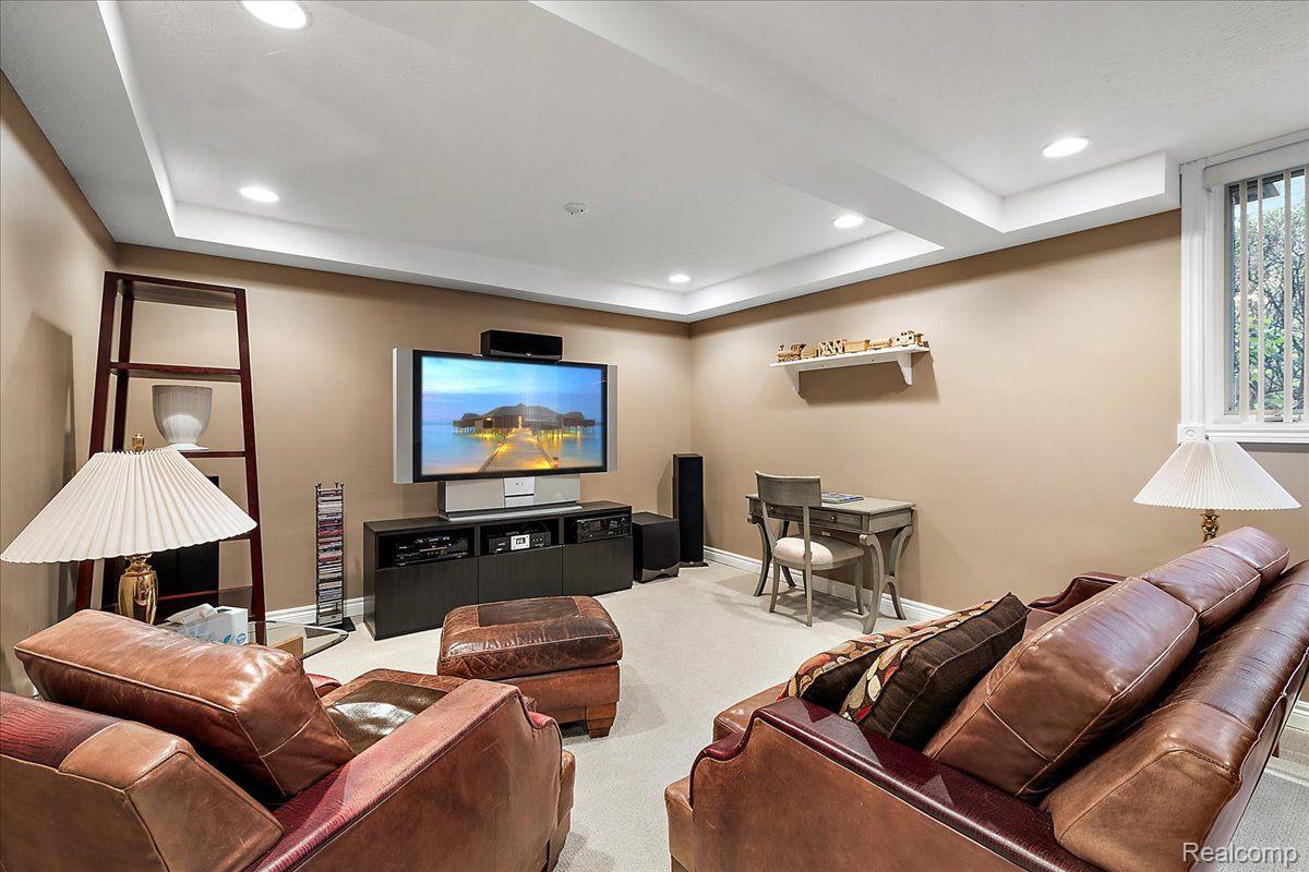244 GLENMOOR Drive