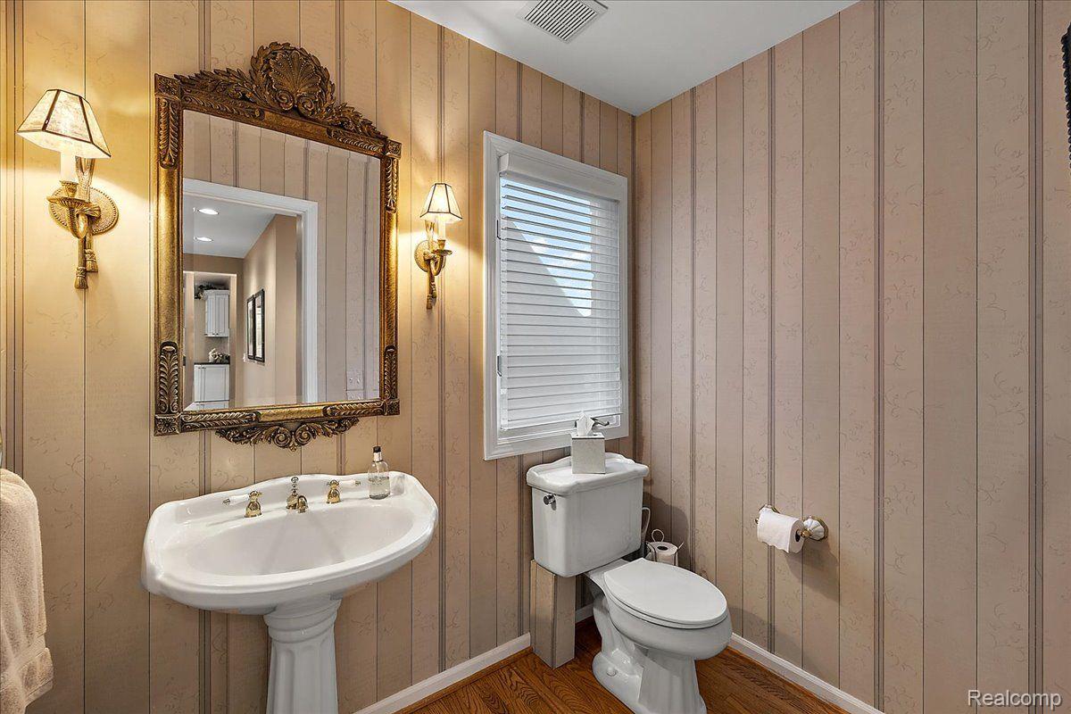 244 GLENMOOR Drive