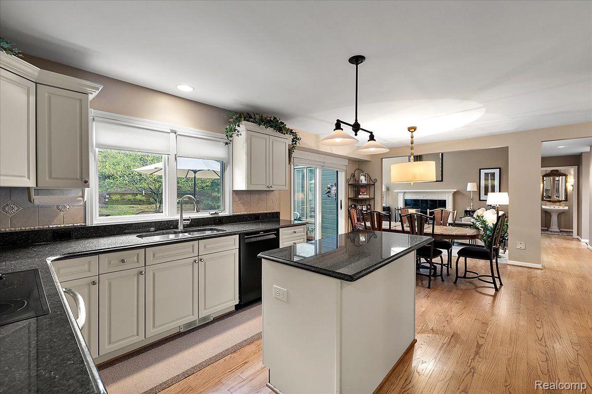244 GLENMOOR Drive