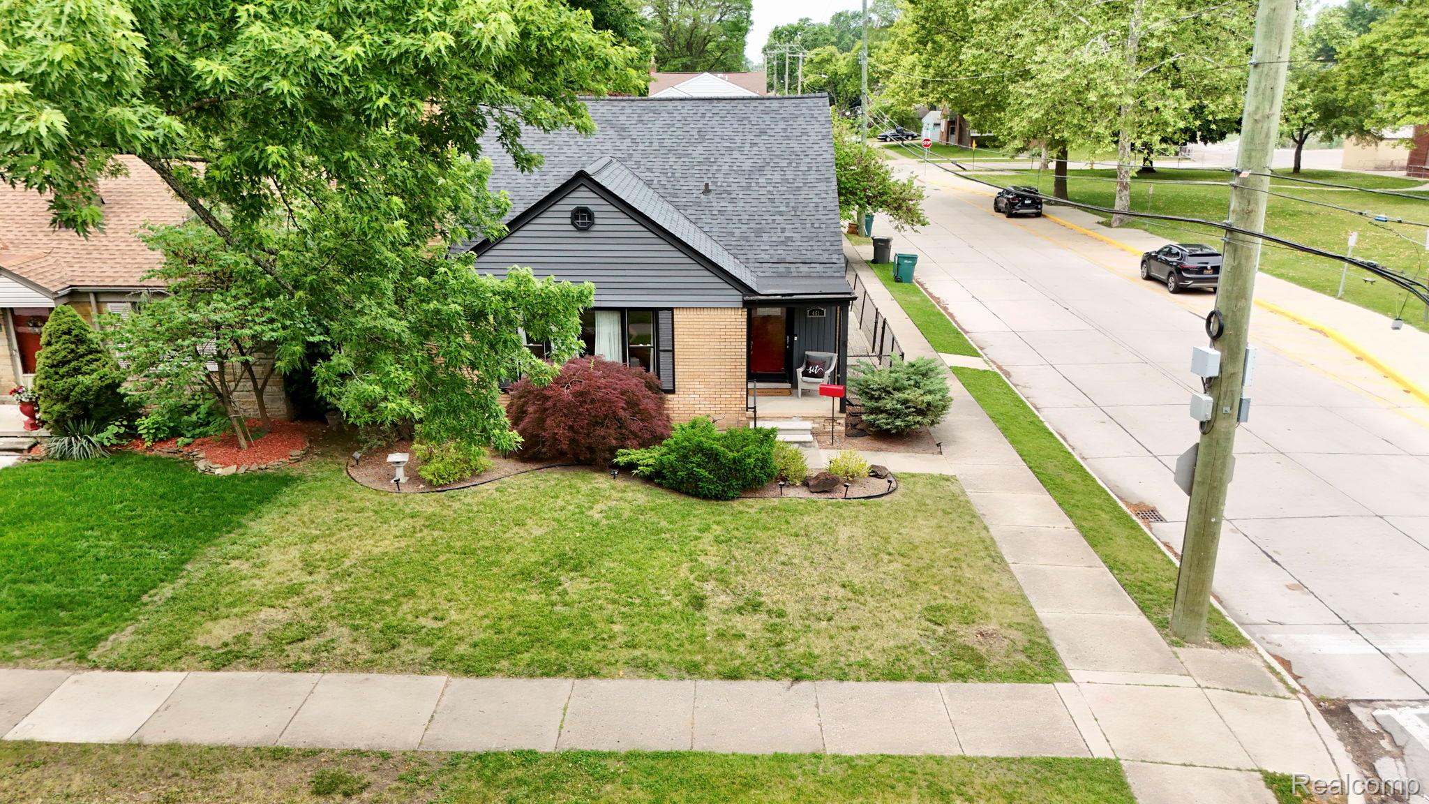 461 N Silvery Lane