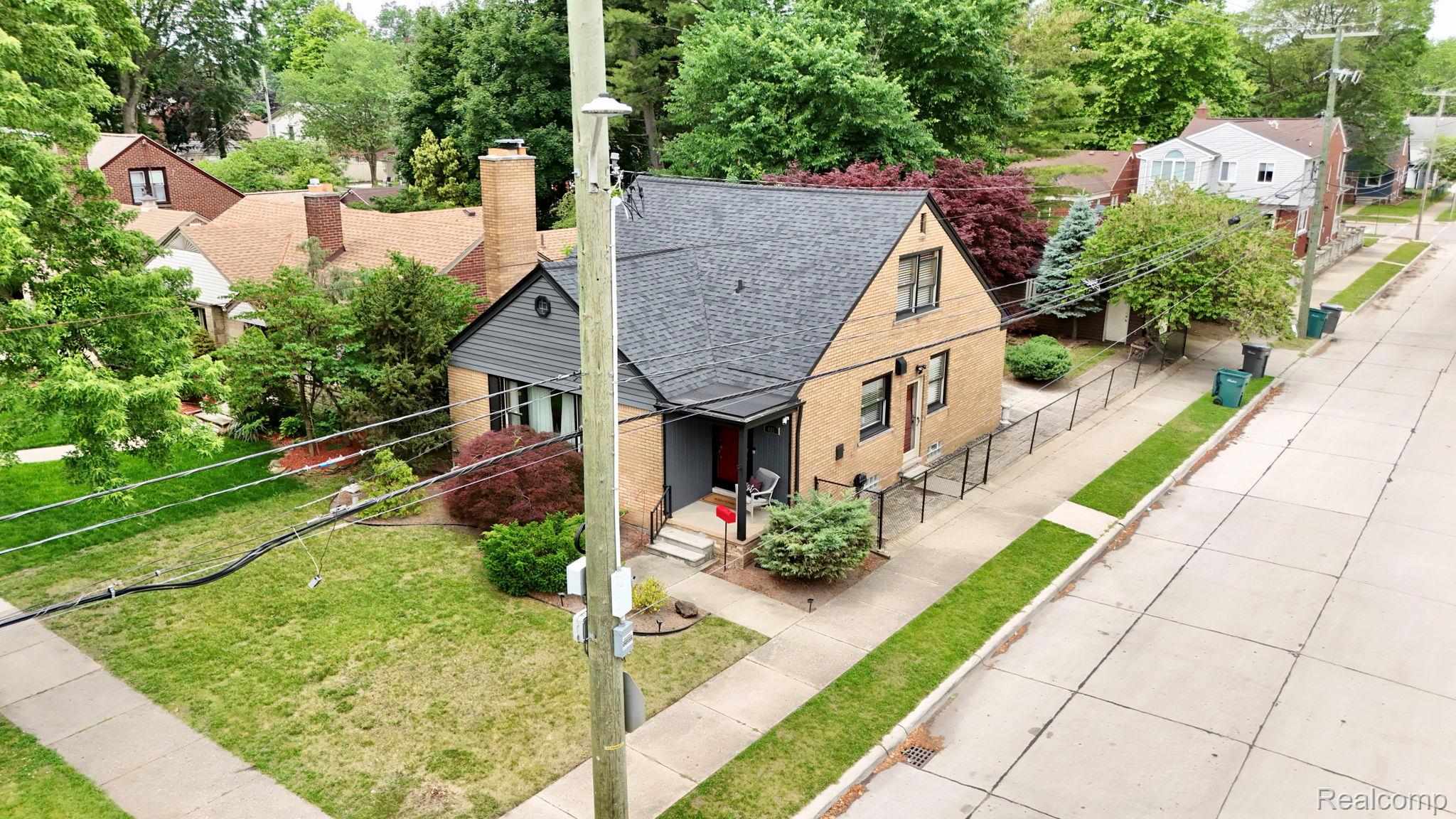 461 N Silvery Lane