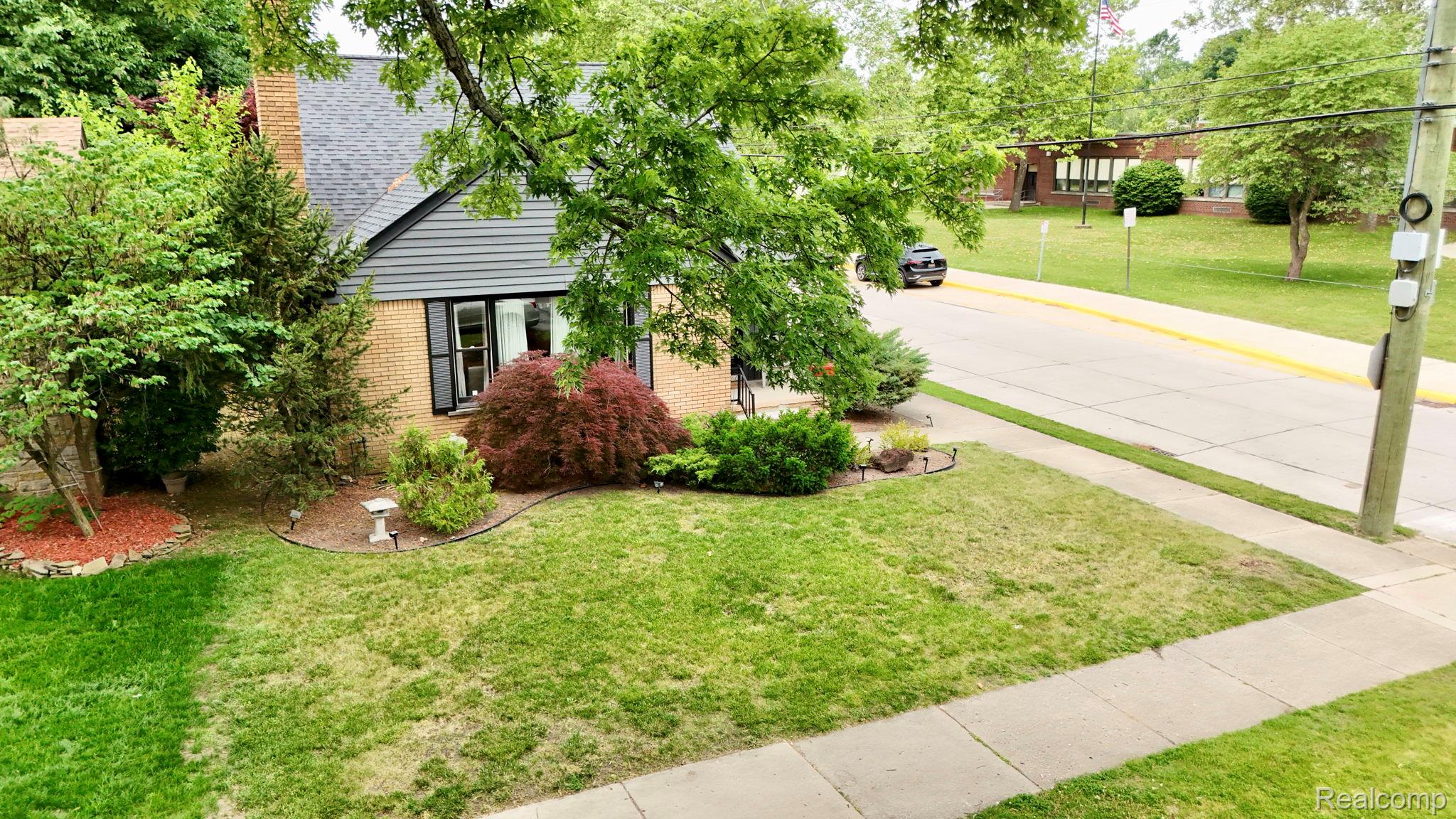 461 N Silvery Lane