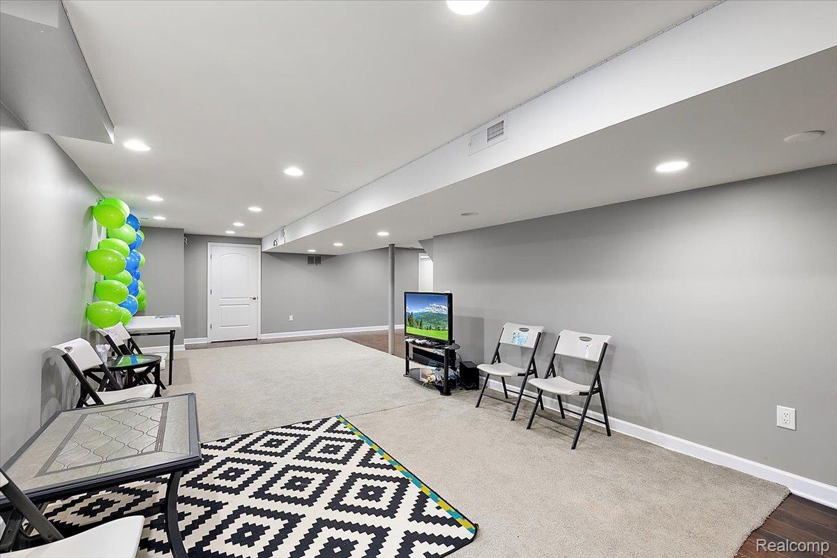 48 Starr Drive