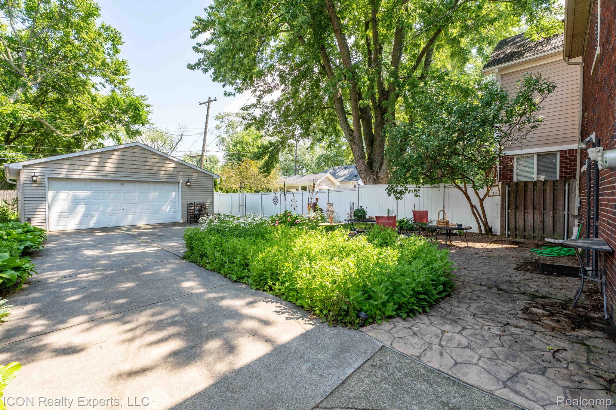 21603 Erben Street