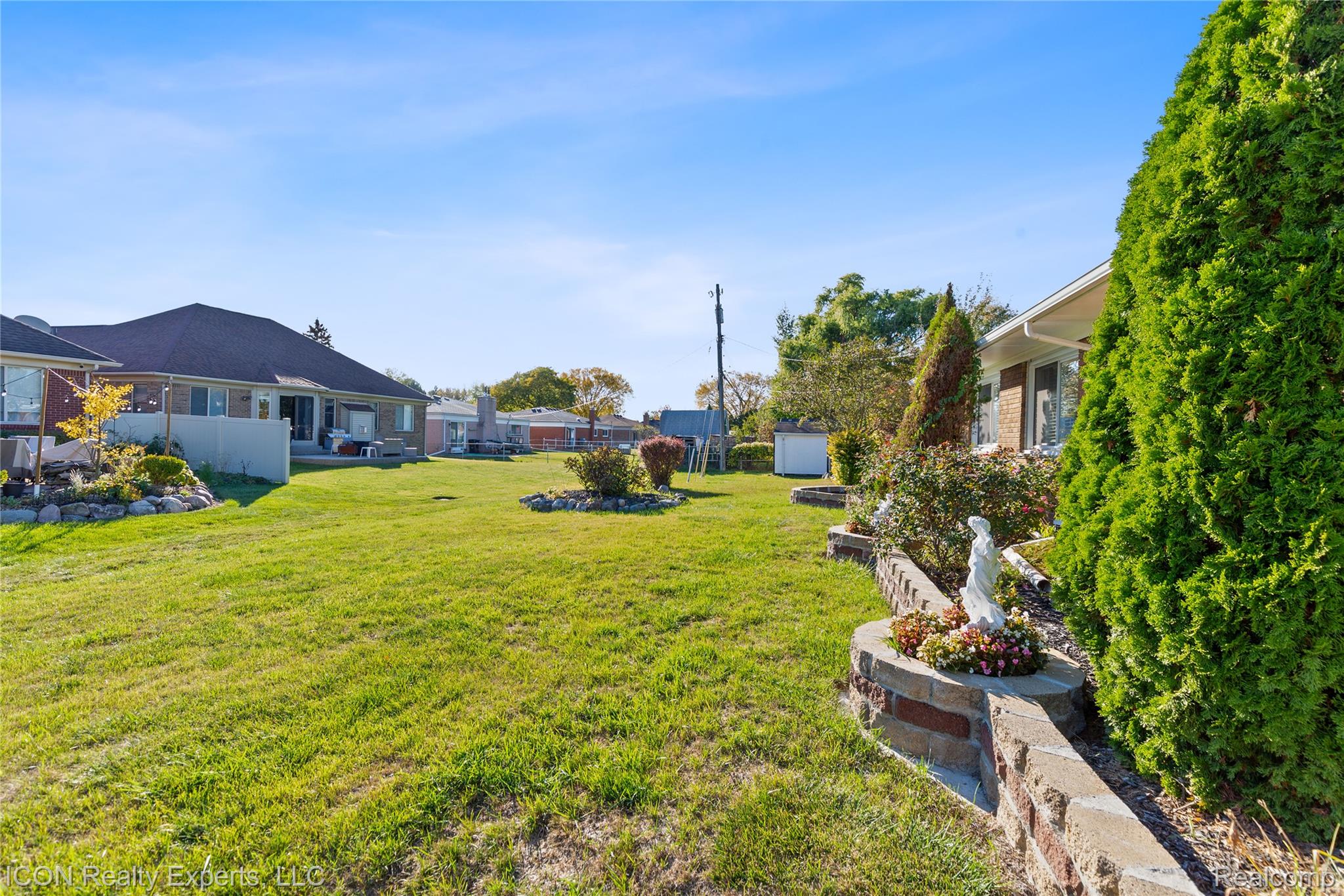 5072 15 Mile Road