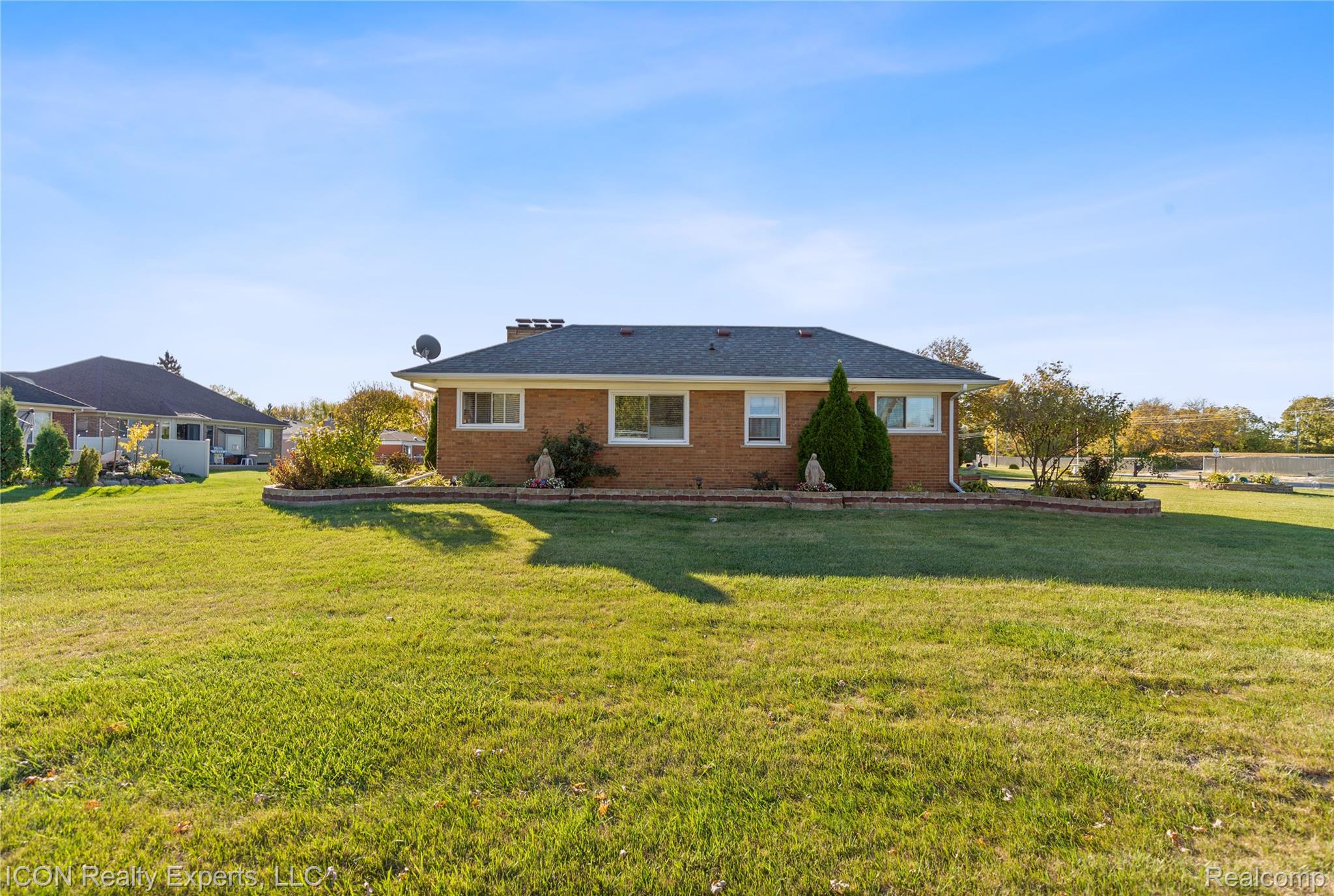 5072 15 Mile Road