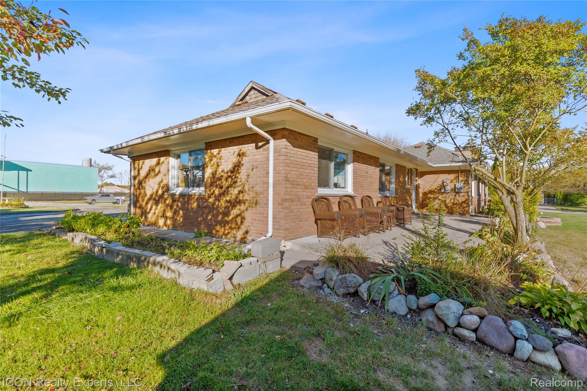5072 15 Mile Road