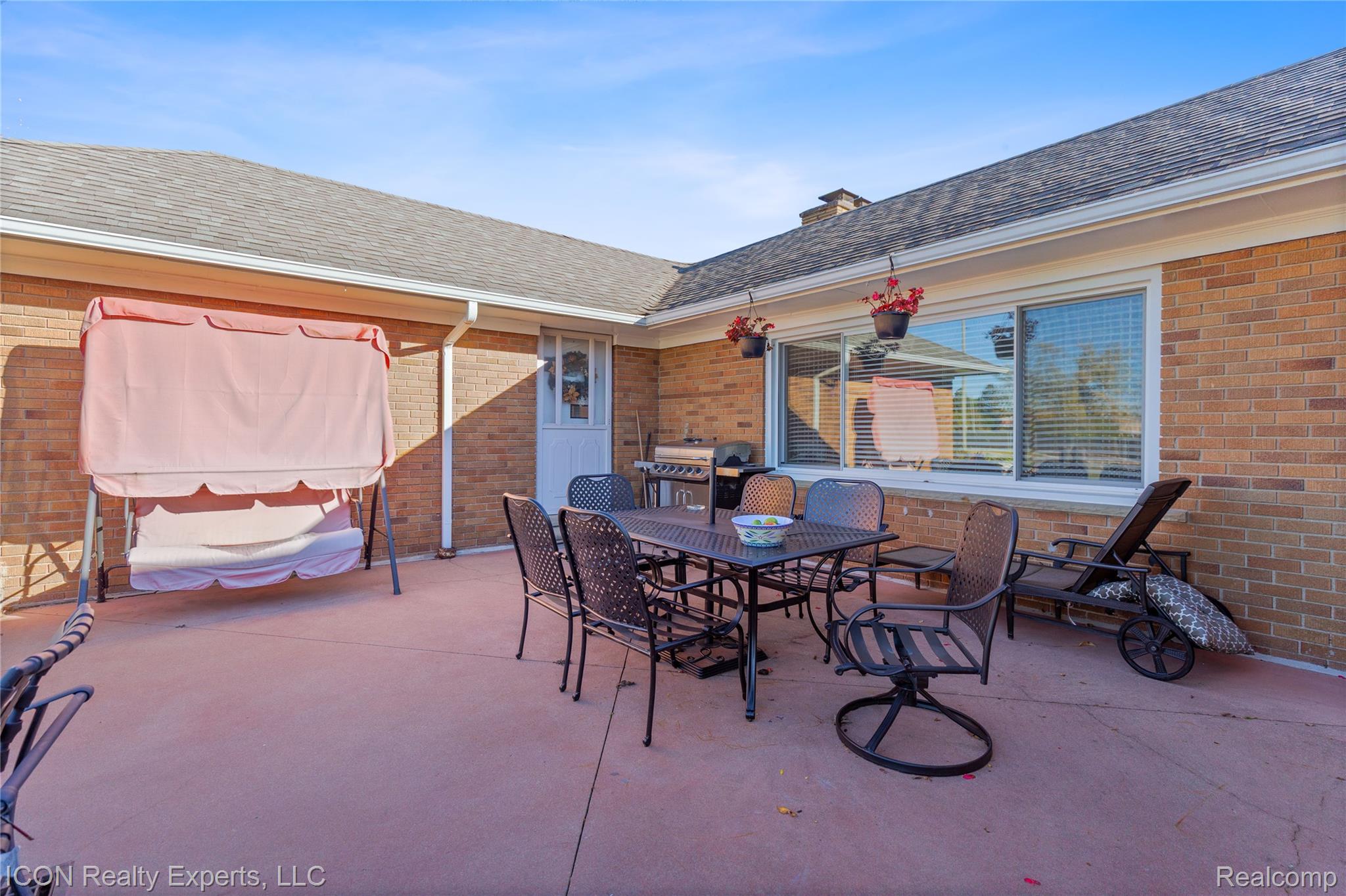 5072 15 Mile Road