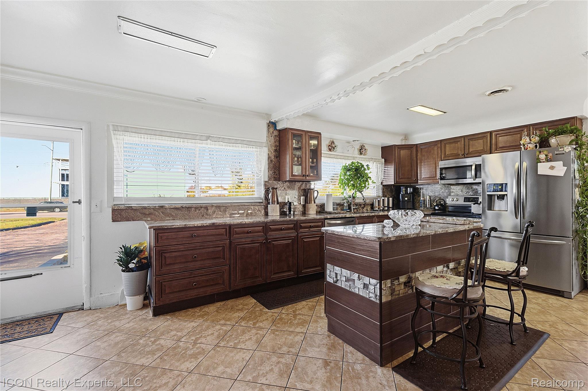 5072 15 Mile Road