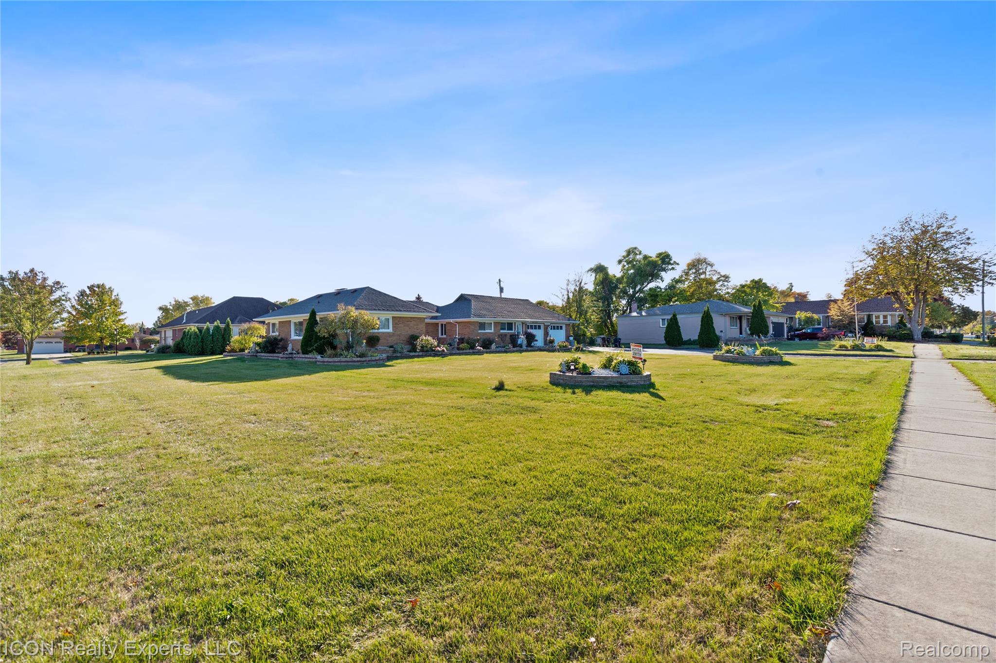 5072 15 Mile Road