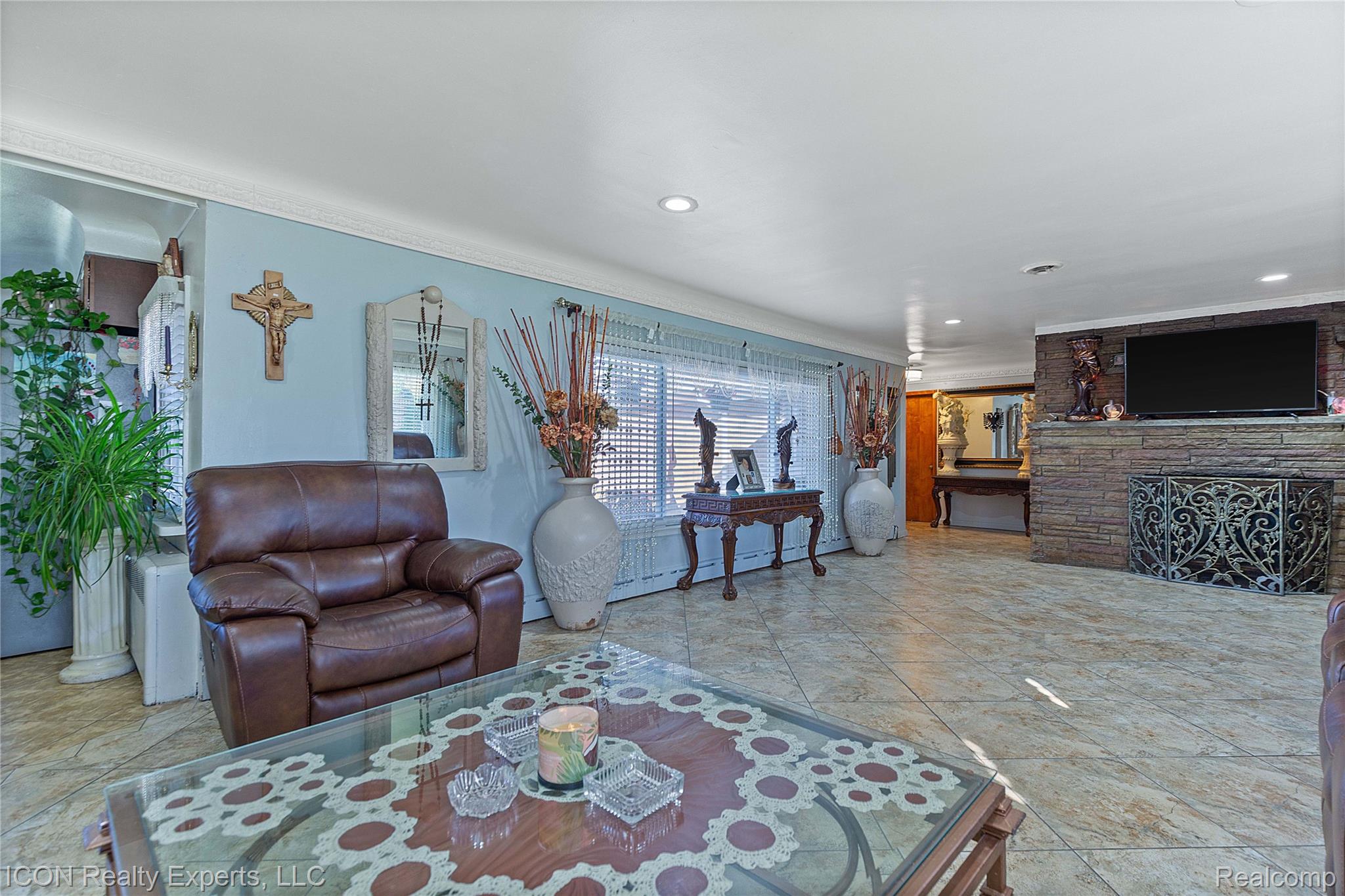5072 15 Mile Road