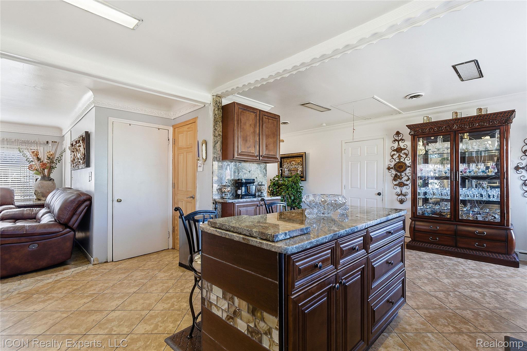 5072 15 Mile Road