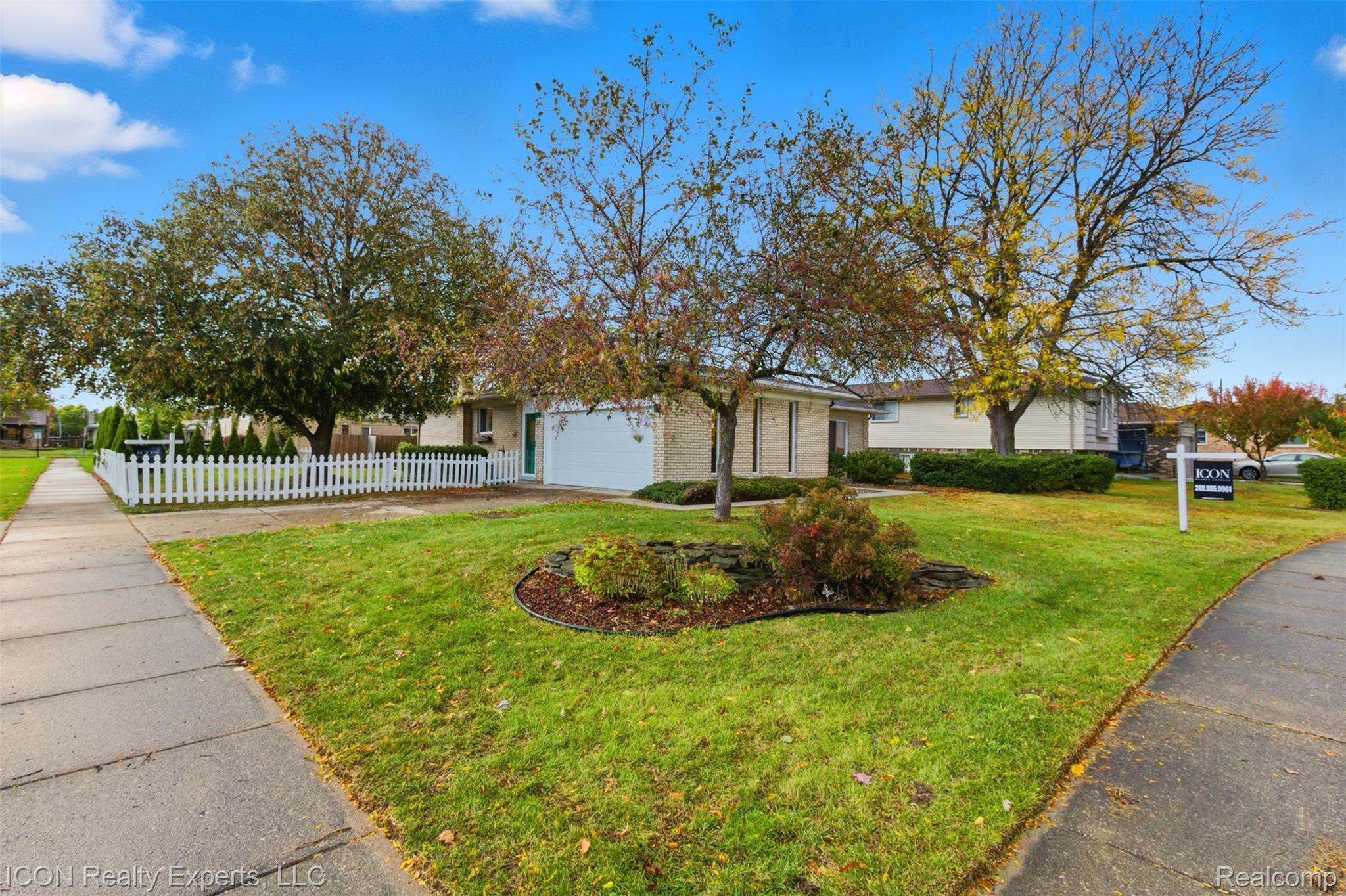38915 Claremont Court