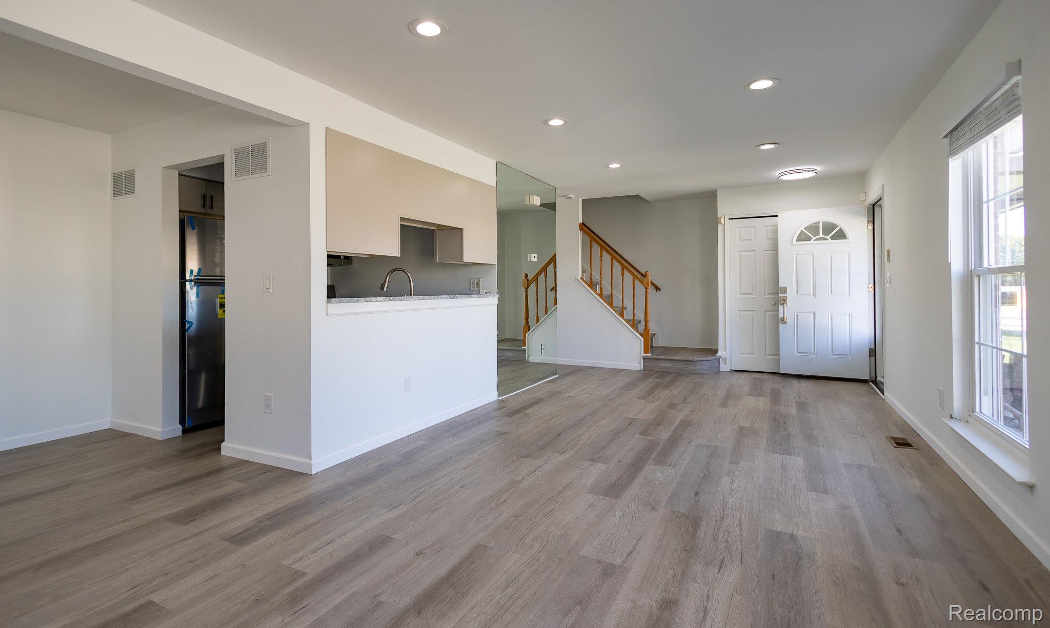 8841 Sunrise Drive
