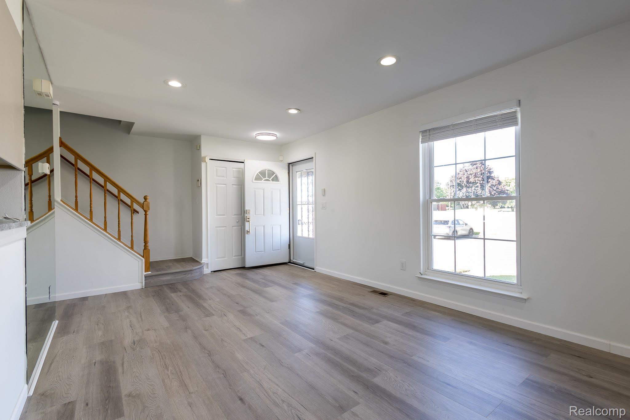 8841 Sunrise Drive
