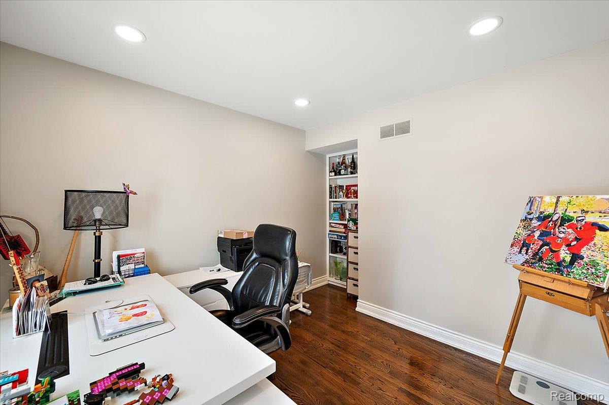 38275 Fleetwood Drive