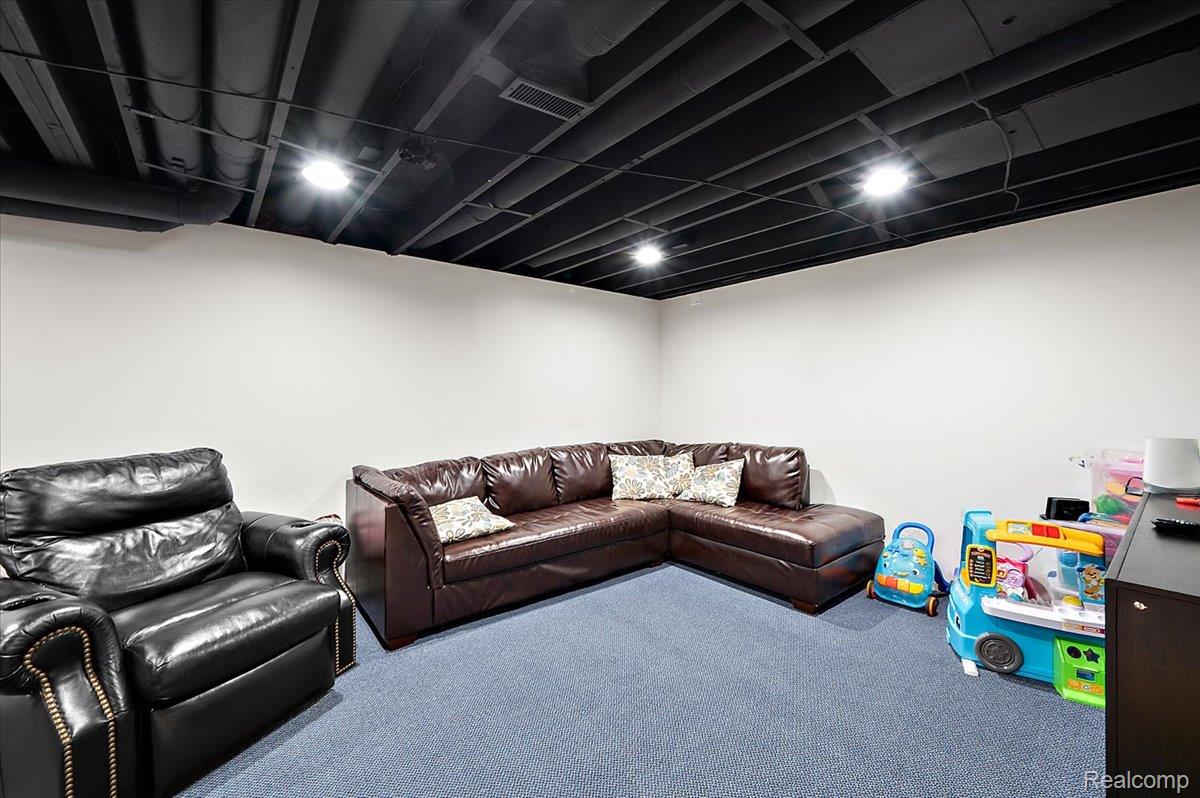 38275 Fleetwood Drive