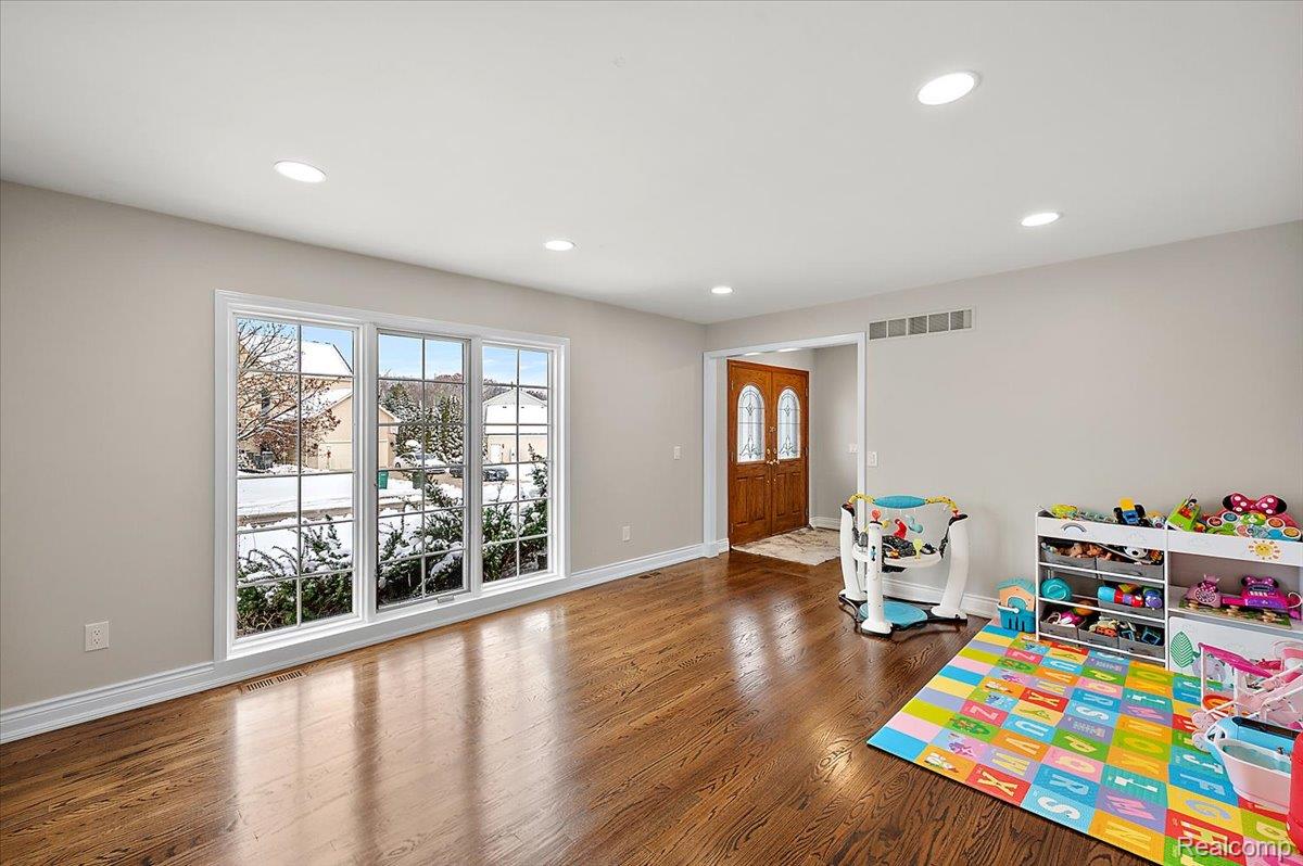 38275 Fleetwood Drive