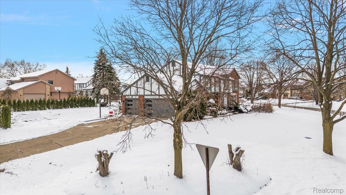 38275 Fleetwood Drive