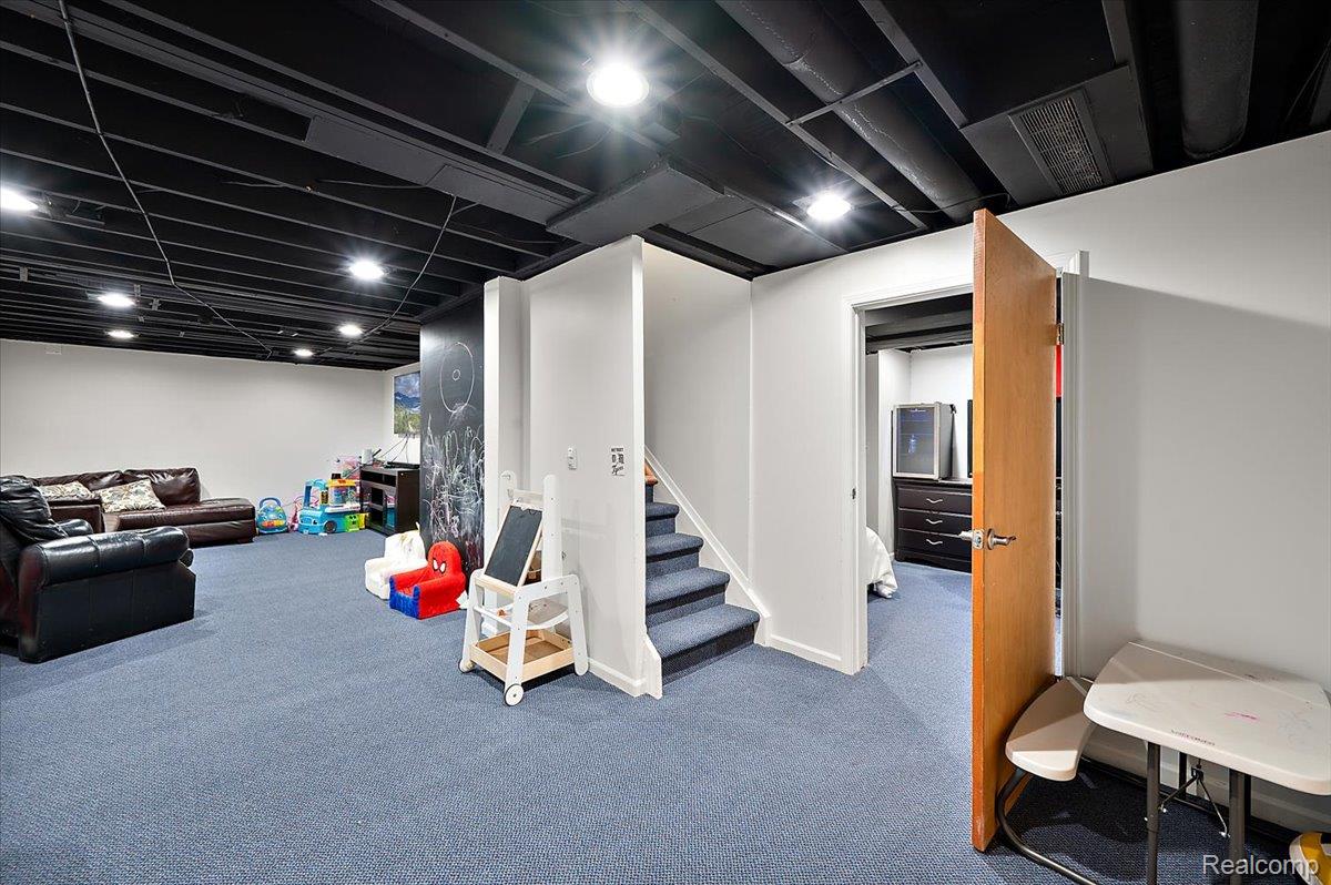 38275 Fleetwood Drive