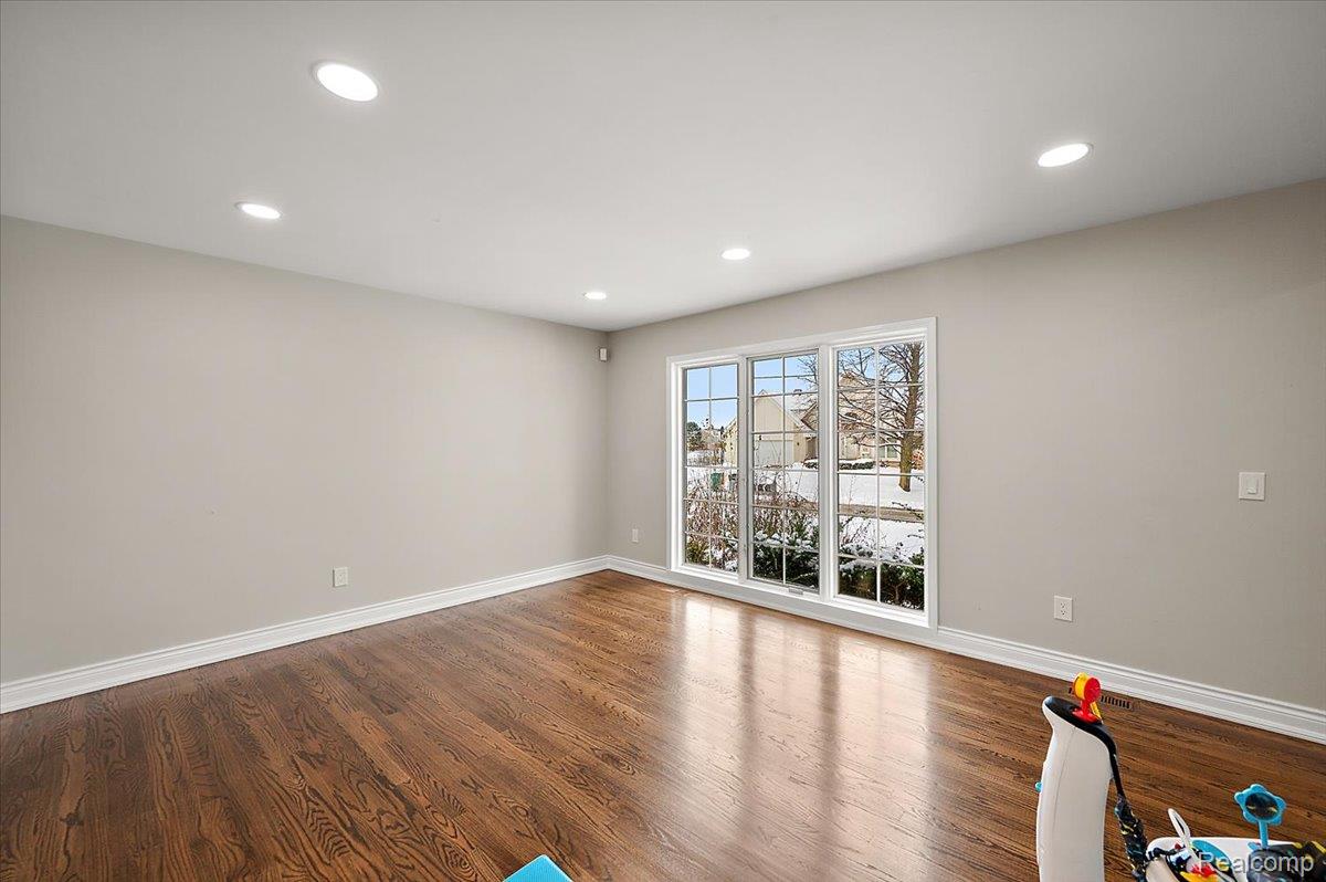 38275 Fleetwood Drive