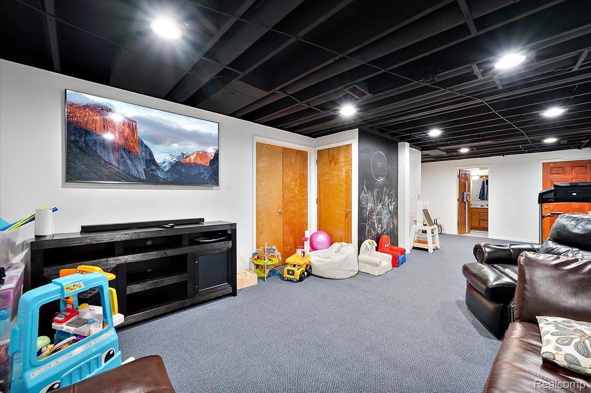 38275 Fleetwood Drive