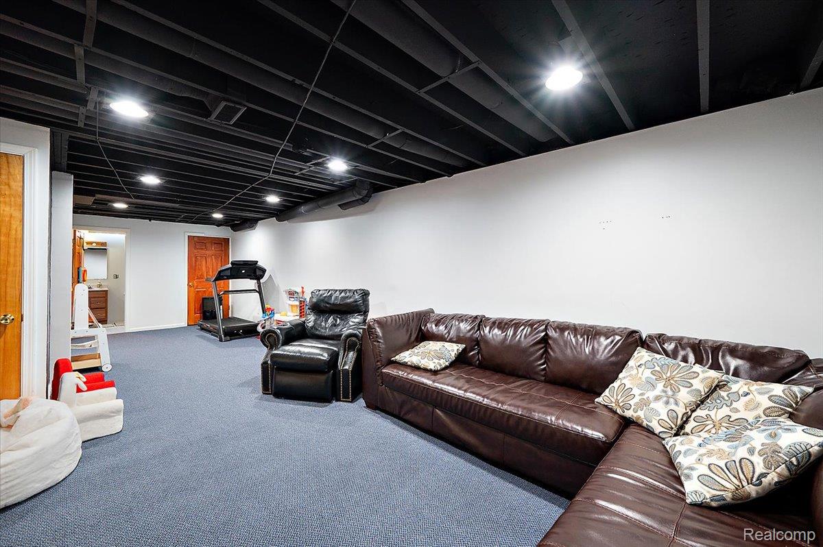 38275 Fleetwood Drive