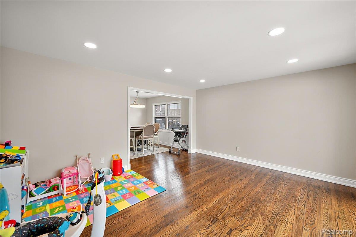 38275 Fleetwood Drive