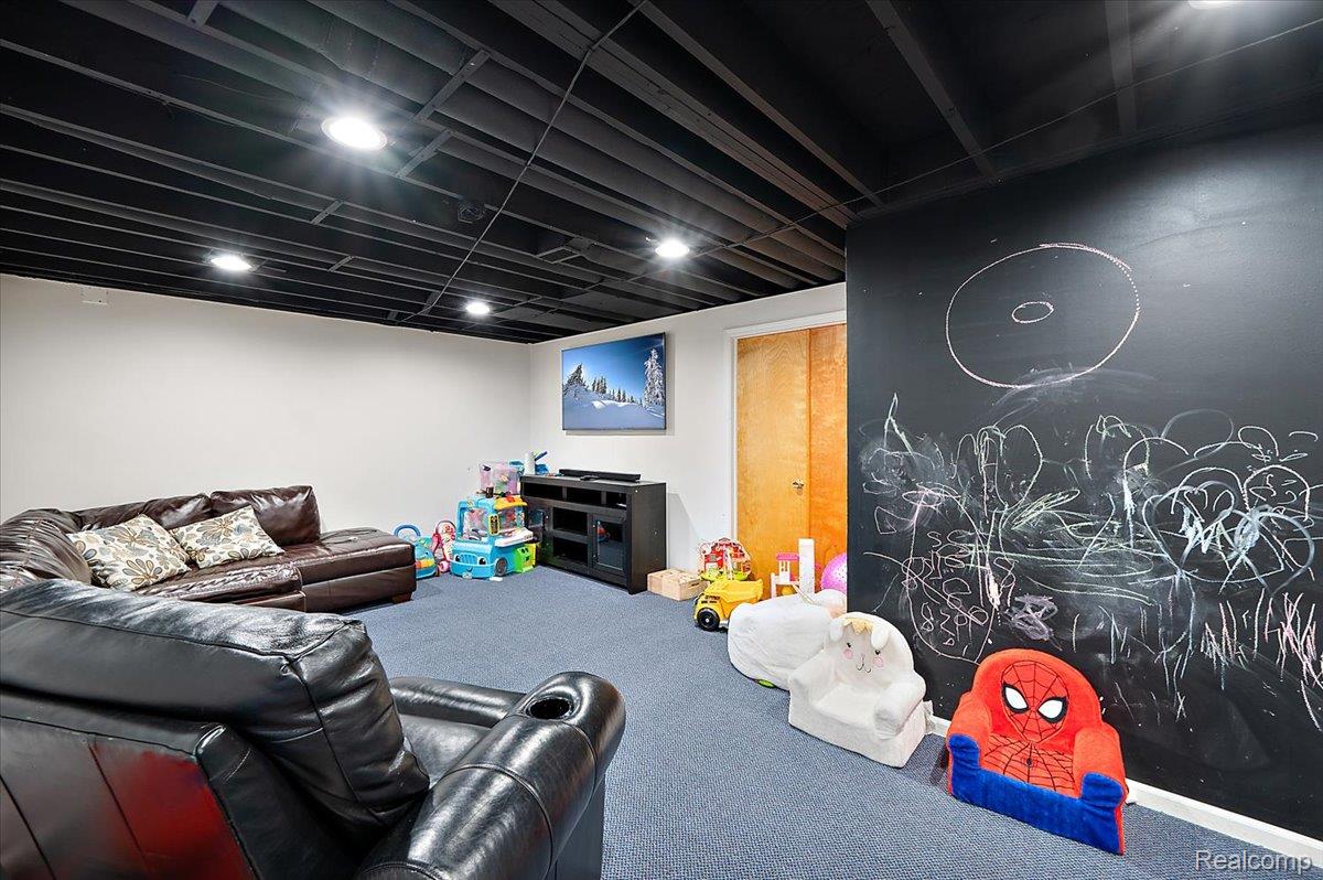 38275 Fleetwood Drive