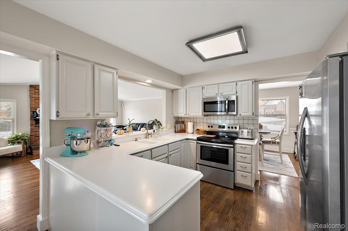 38275 Fleetwood Drive