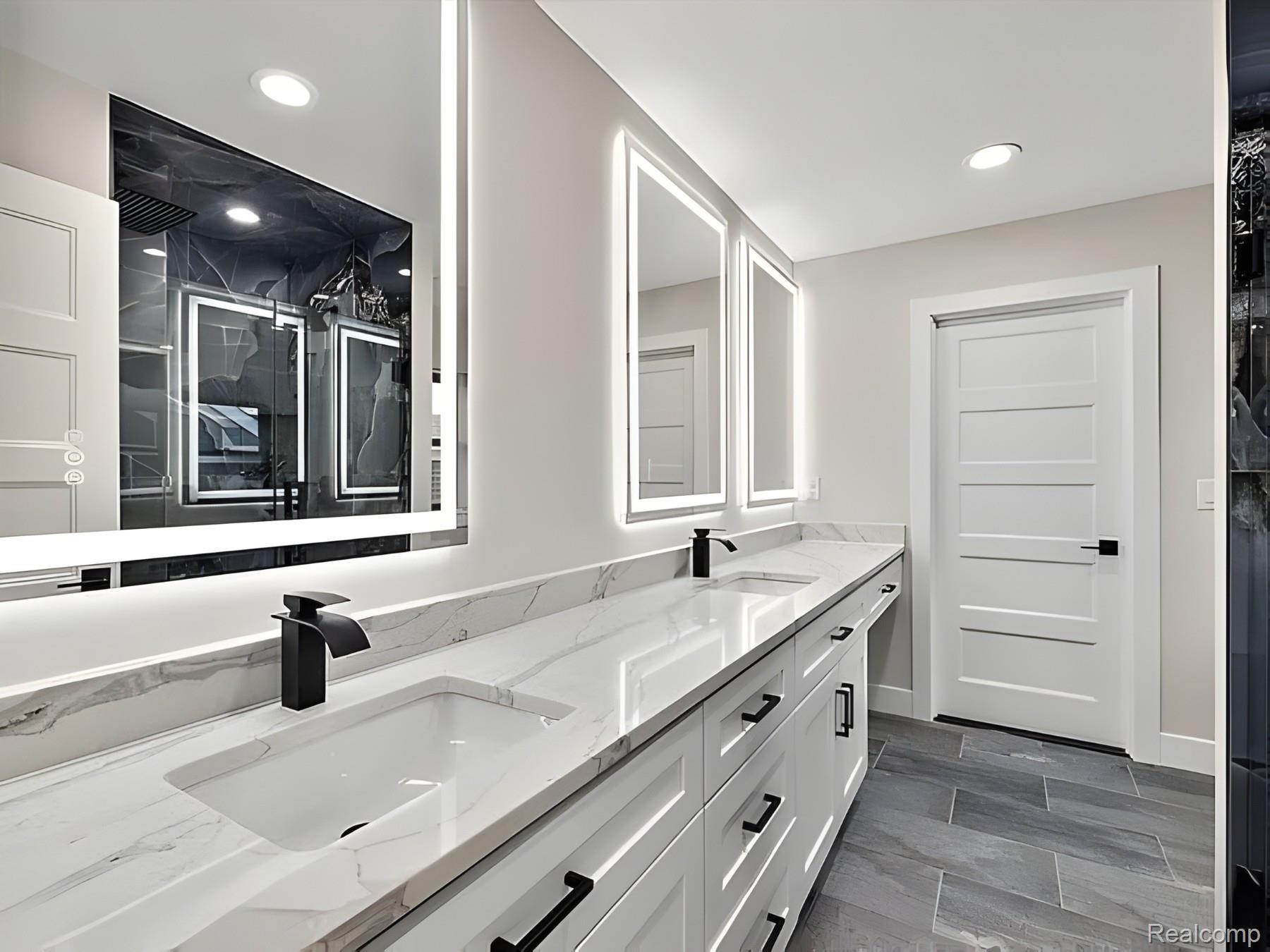 920 W Maplehurst Street