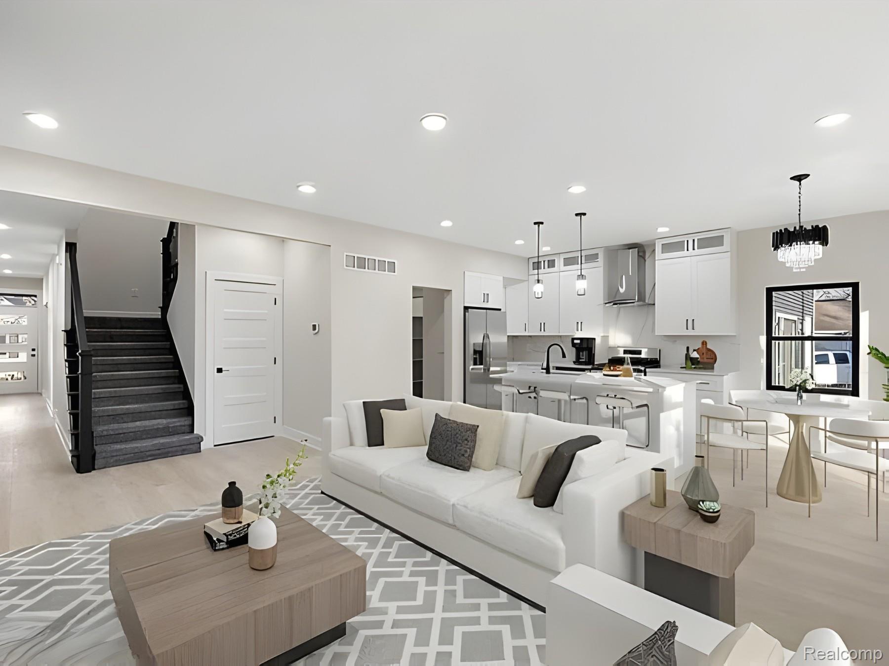 920 W Maplehurst Street