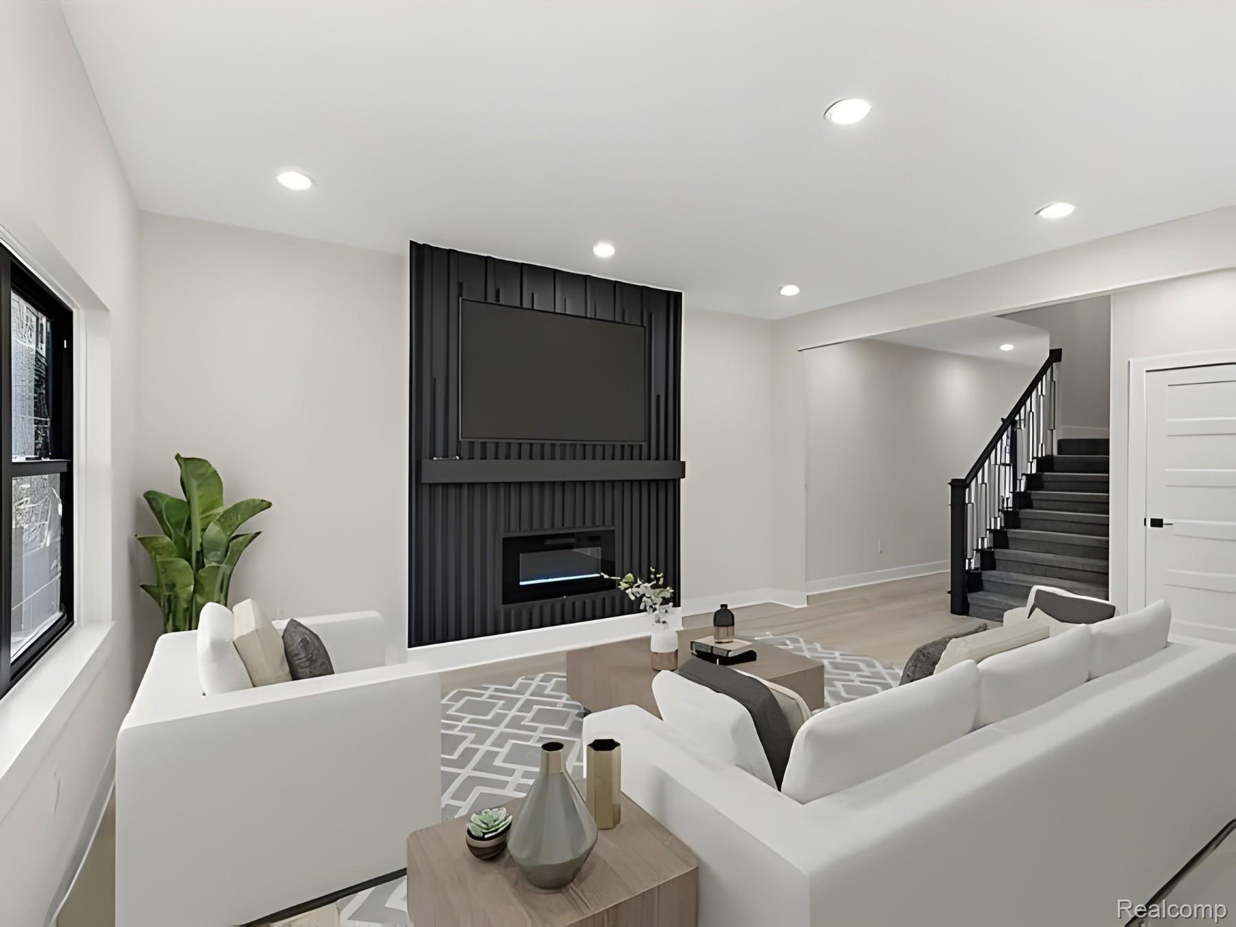 920 W Maplehurst Street