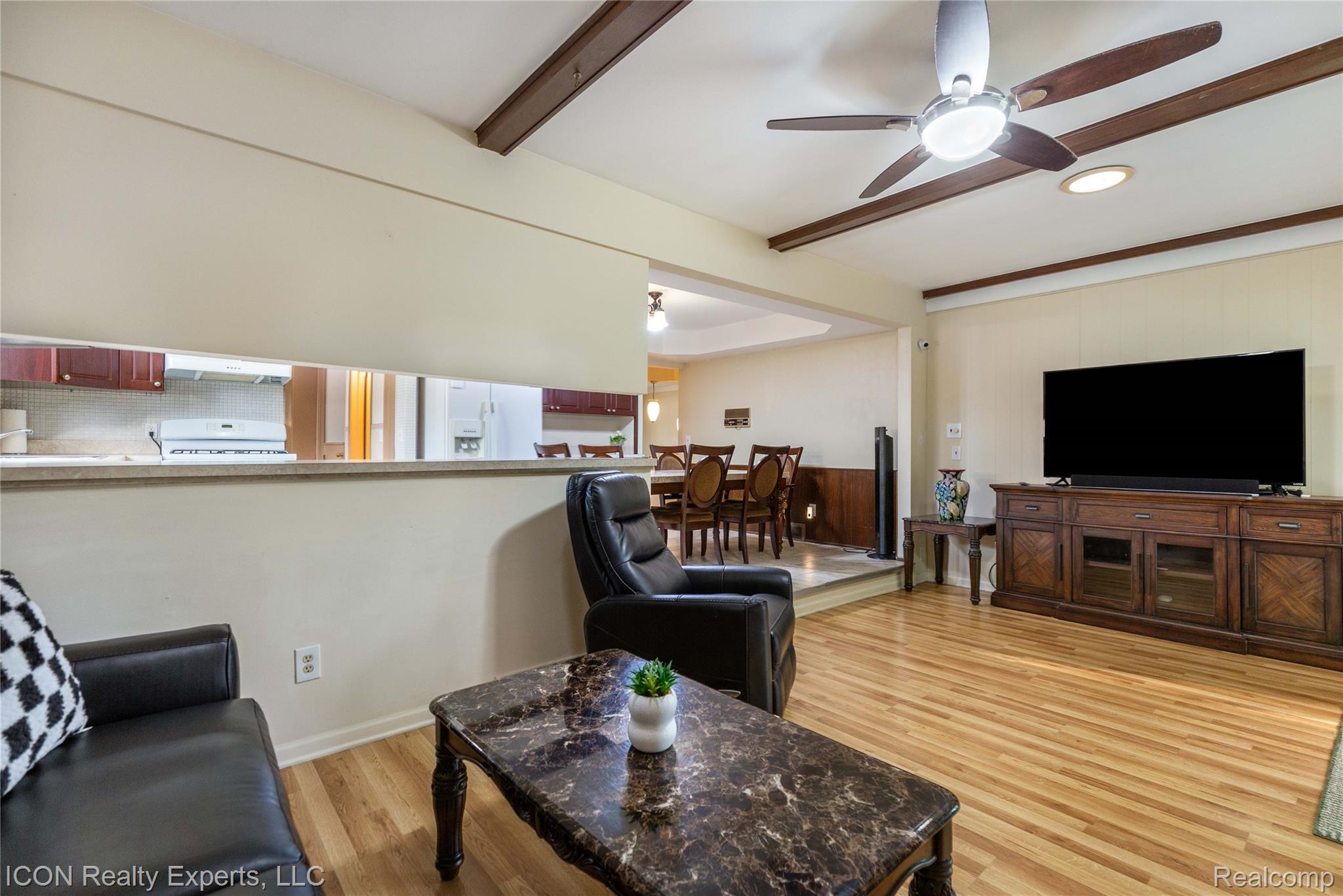 35285 Lana Lane