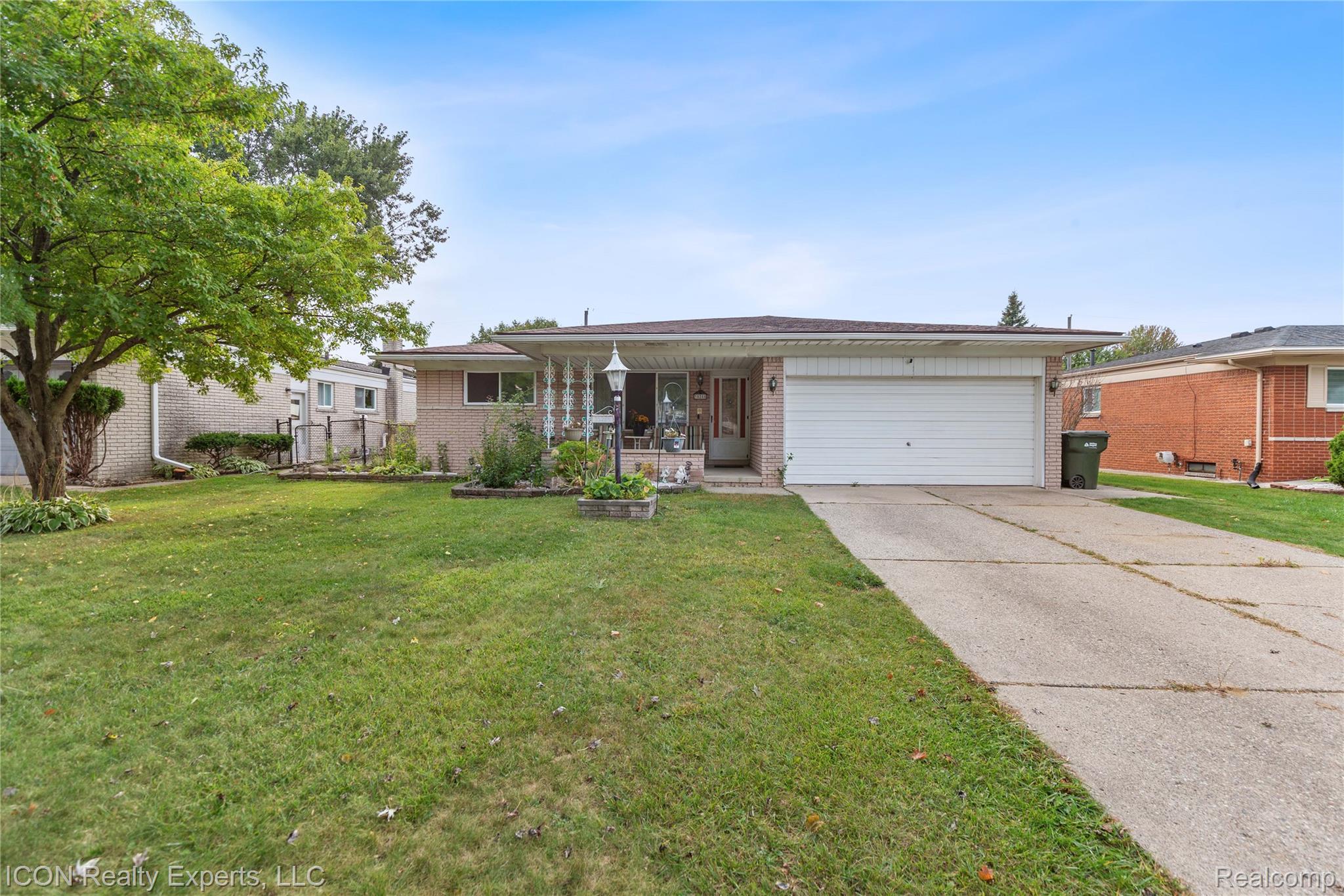 35285 Lana Lane