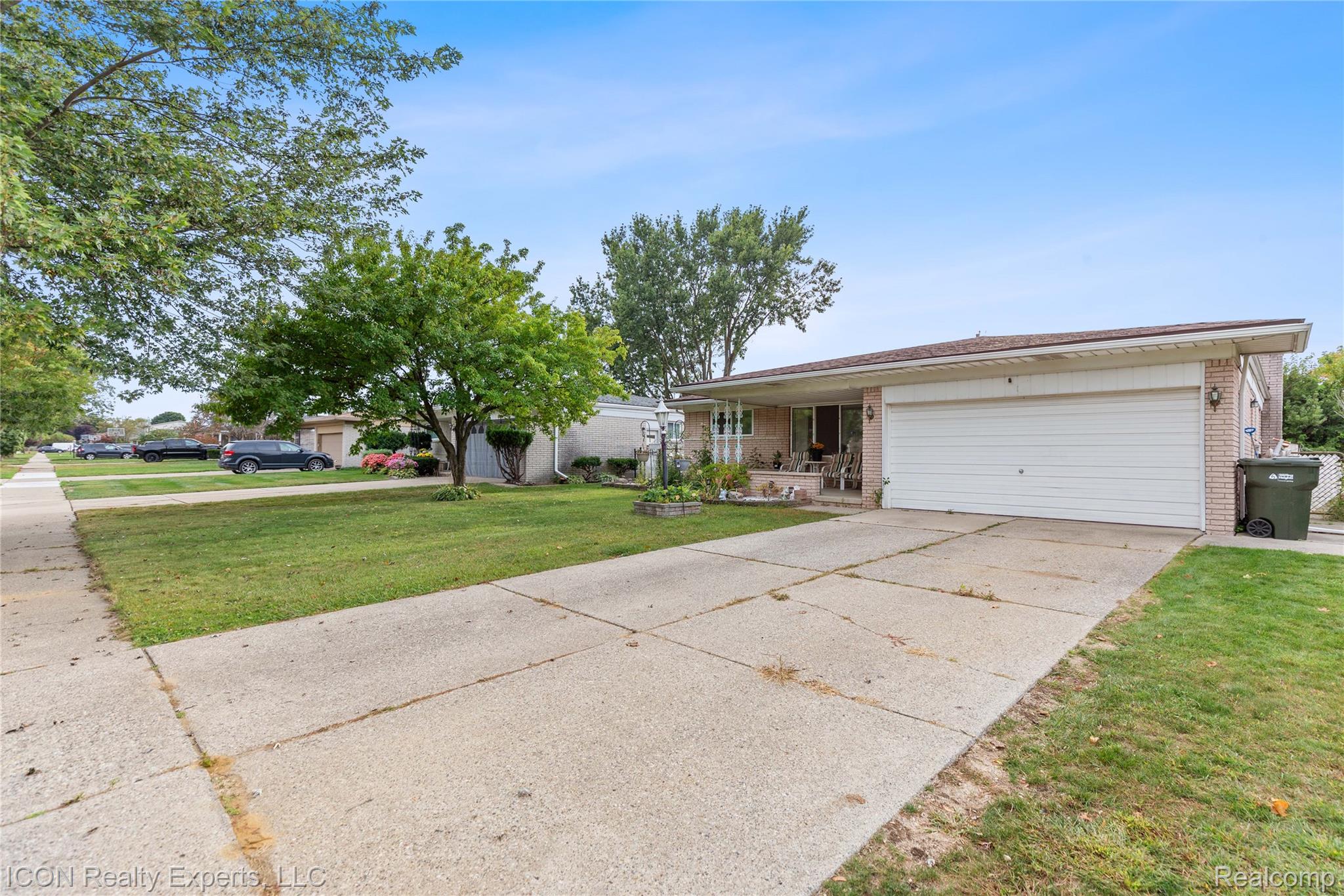 35285 Lana Lane