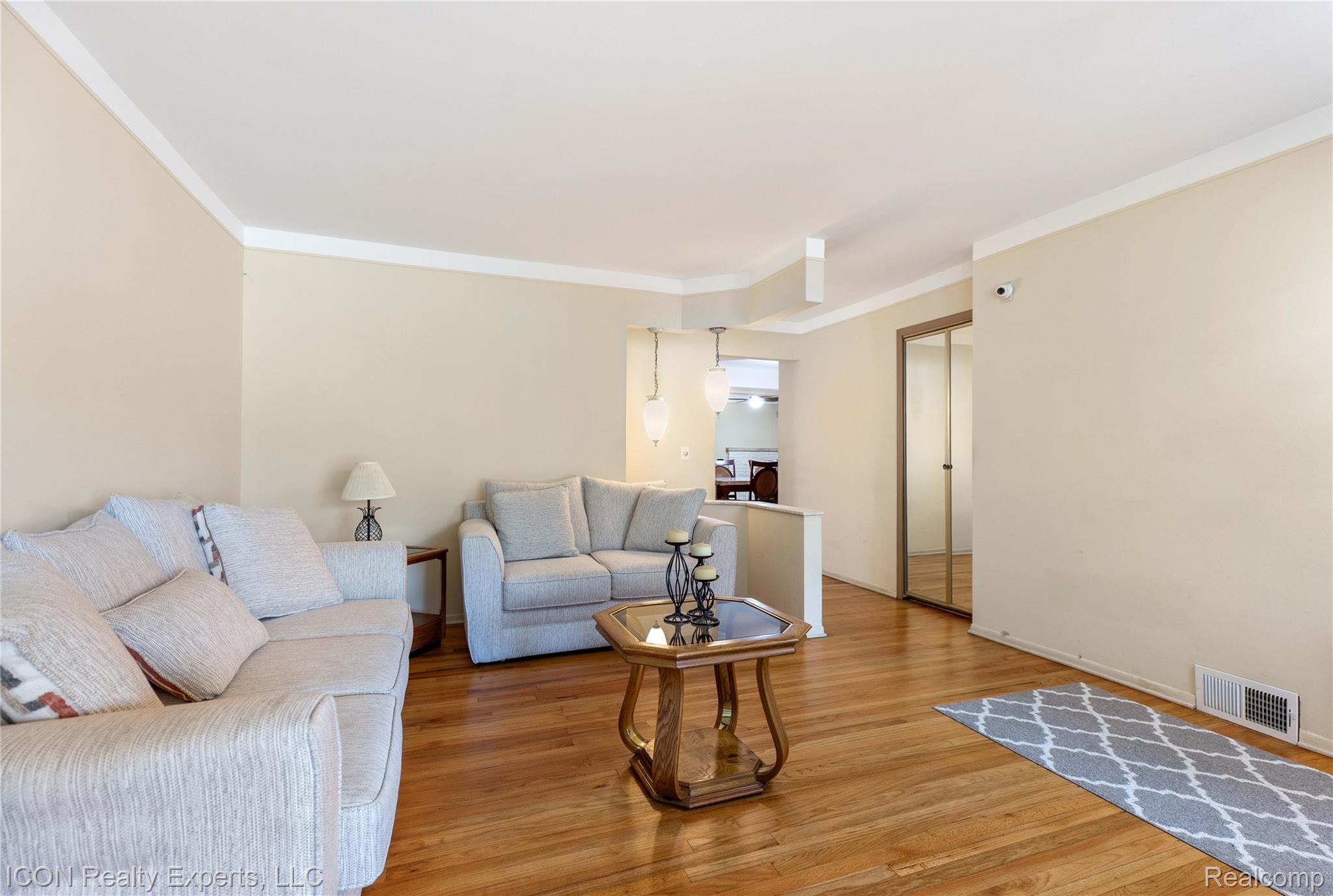 35285 Lana Lane