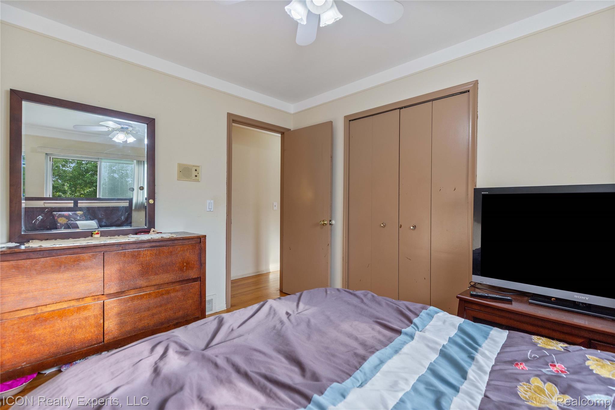 35285 Lana Lane