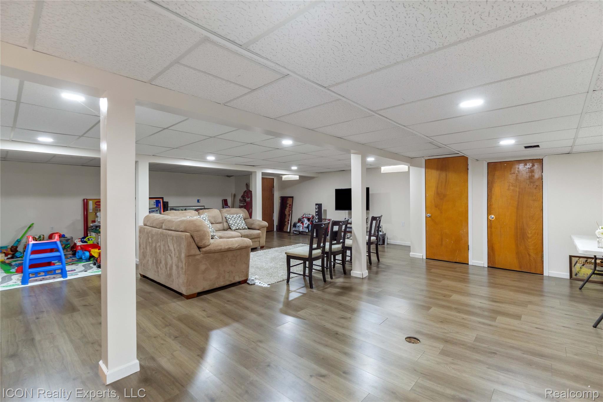 35285 Lana Lane
