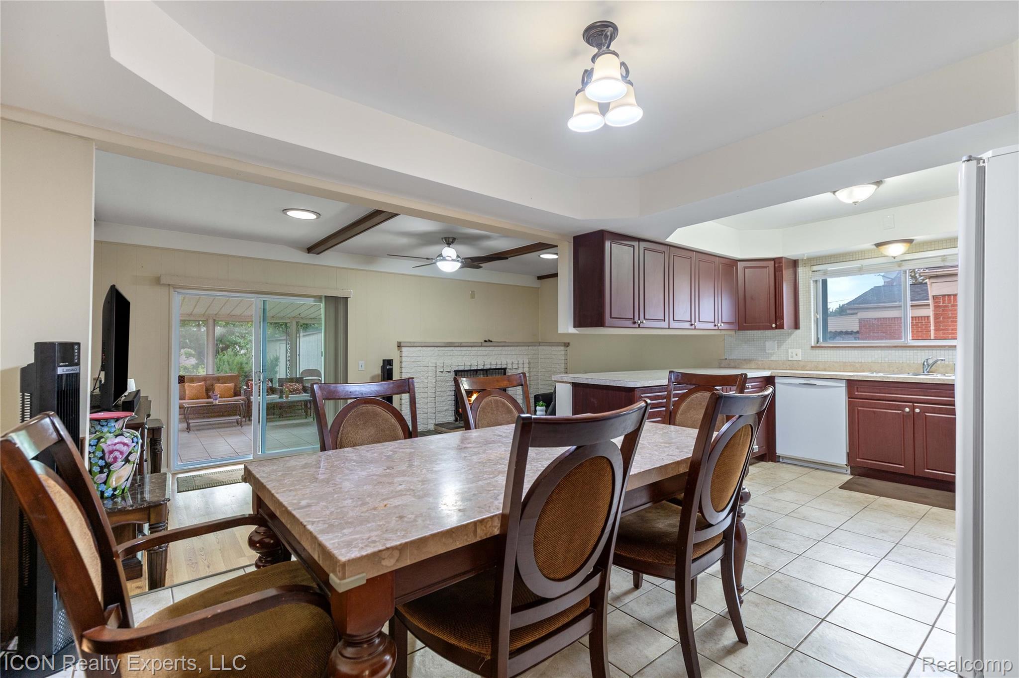35285 Lana Lane