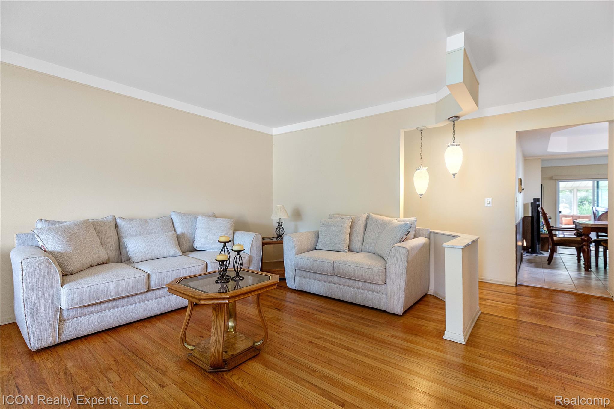 35285 Lana Lane