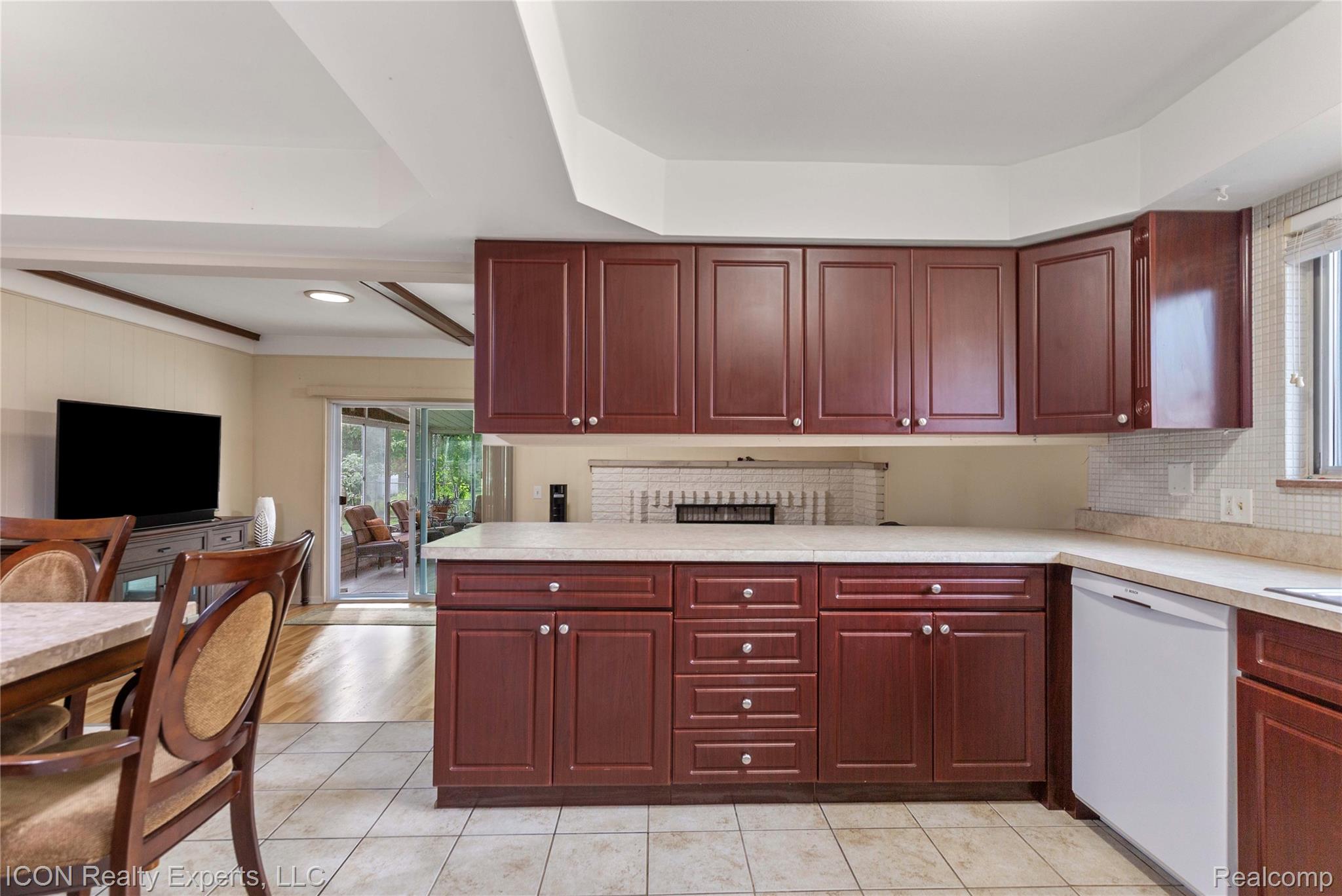 35285 Lana Lane