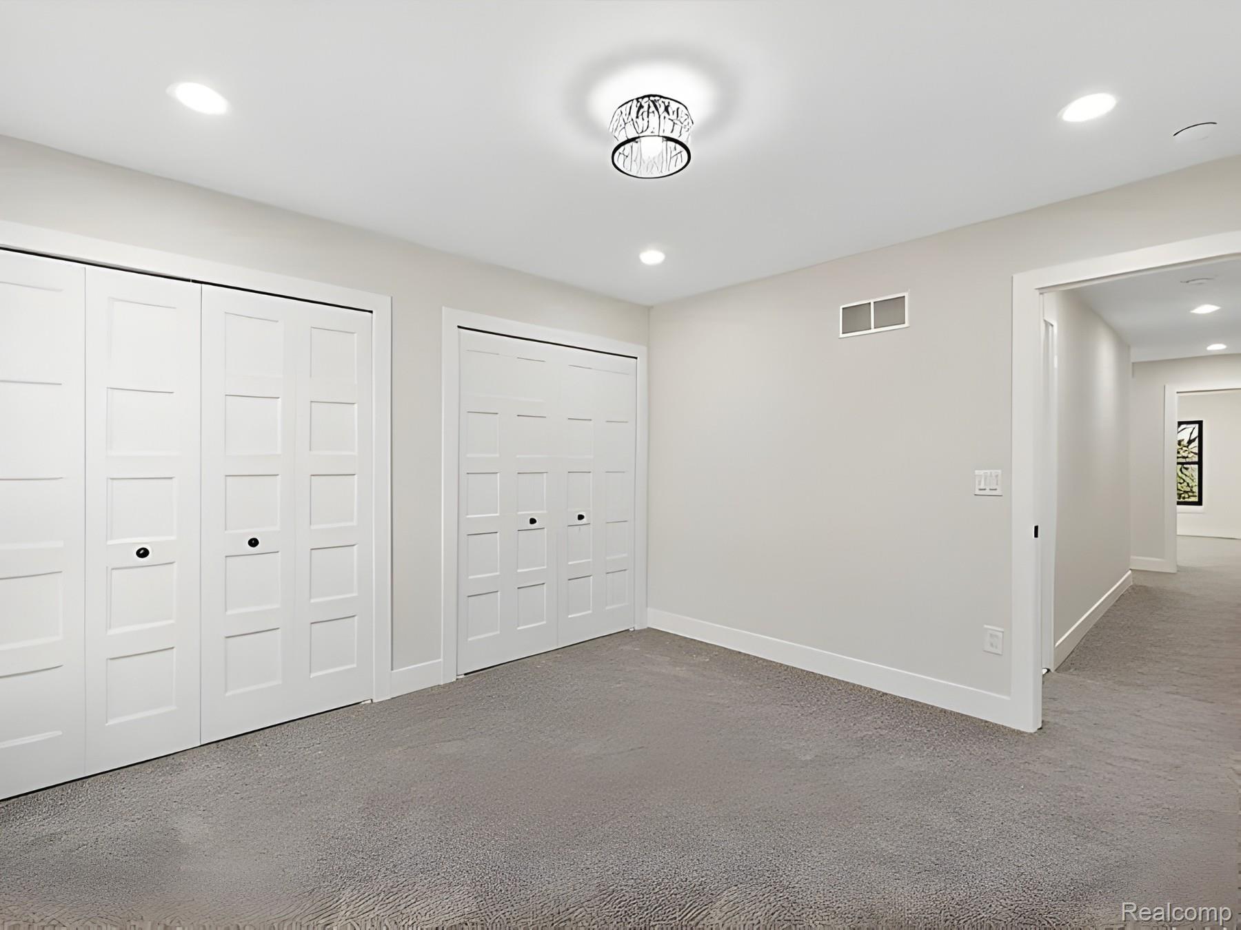 928 W Maplehurst Street