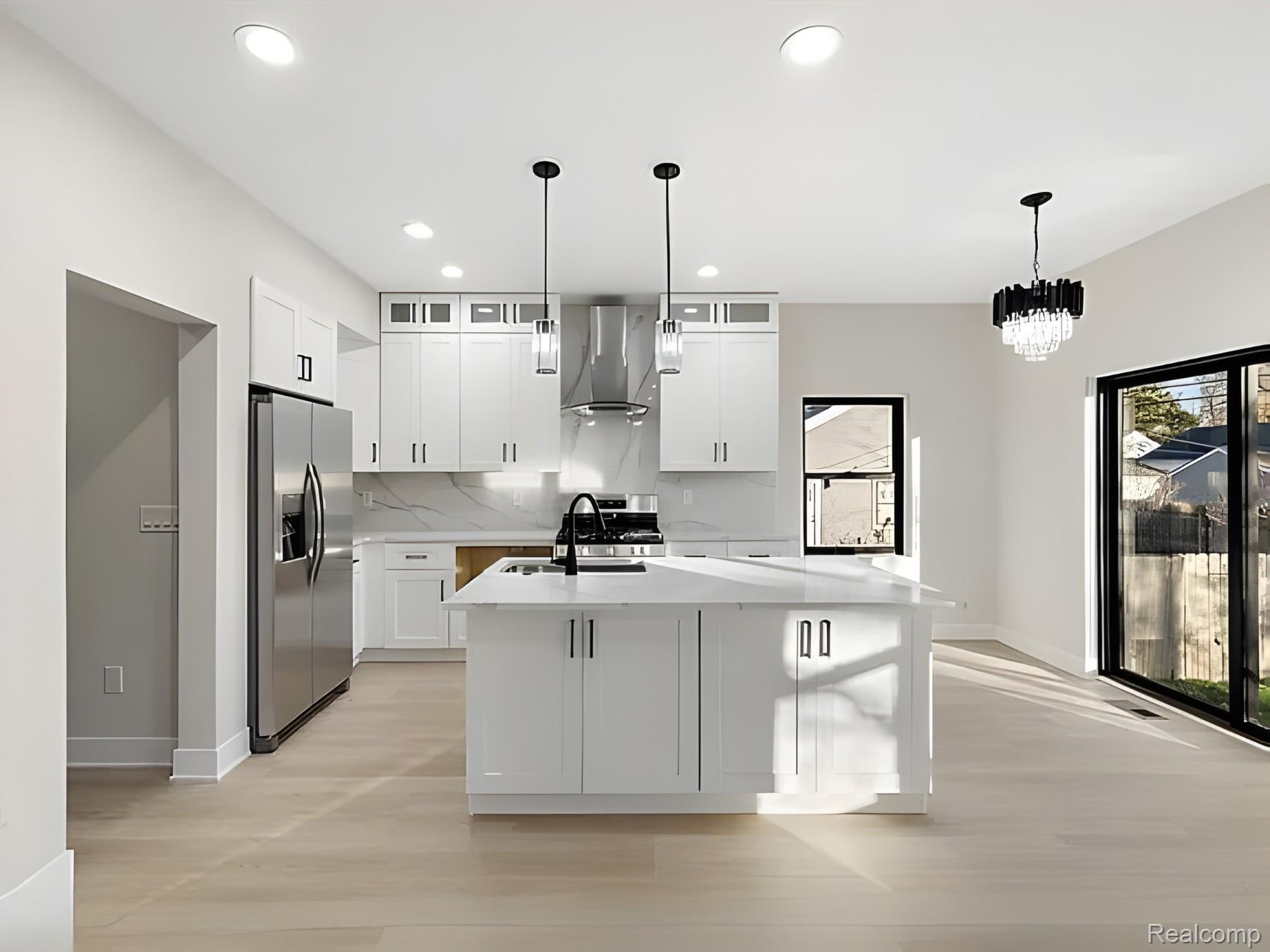 928 W Maplehurst Street