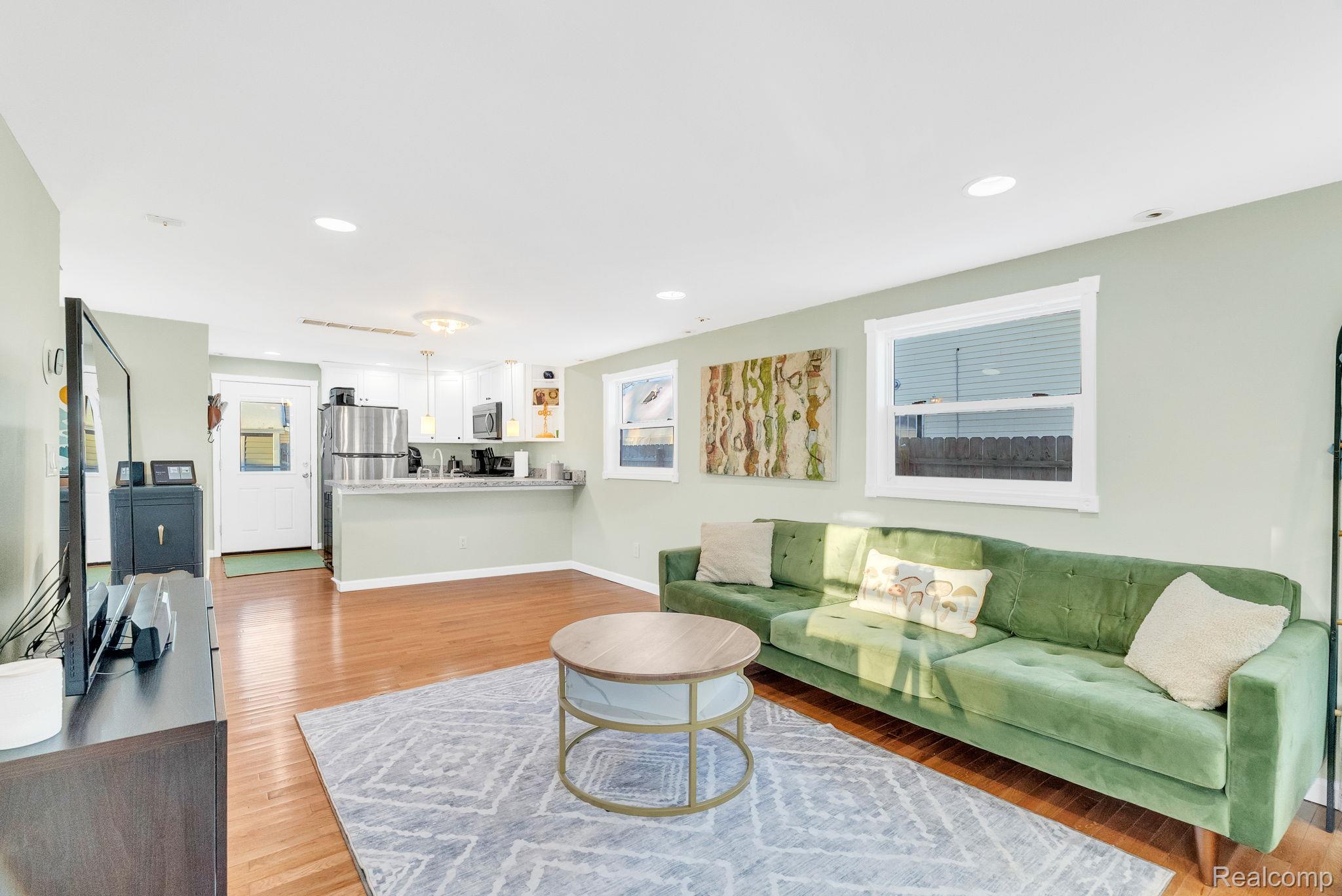 2149 Glenwood Court