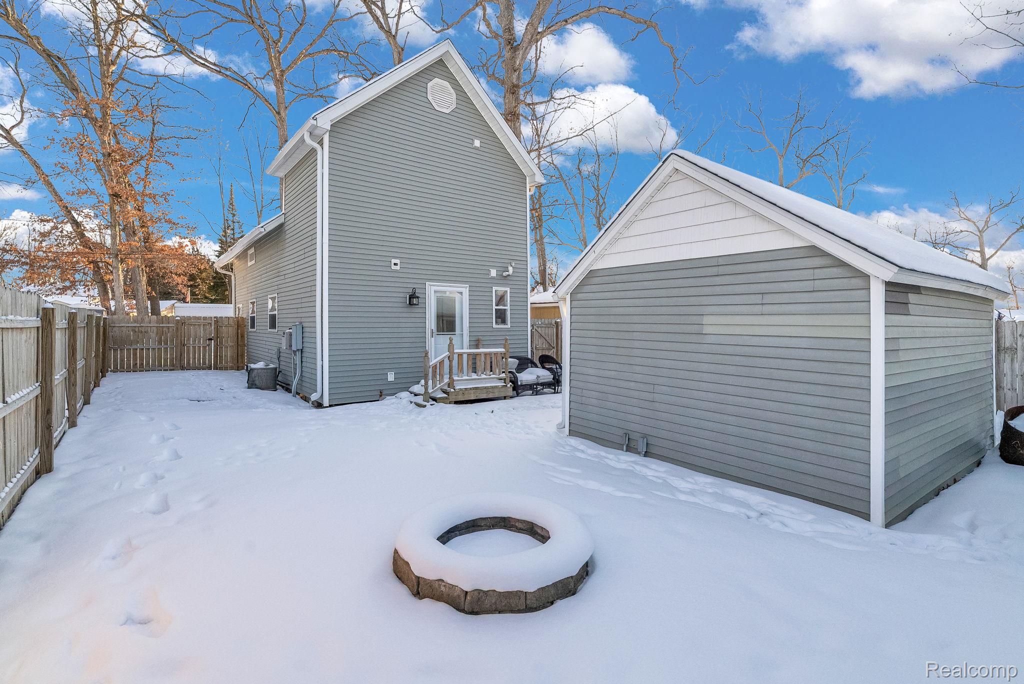 2149 Glenwood Court