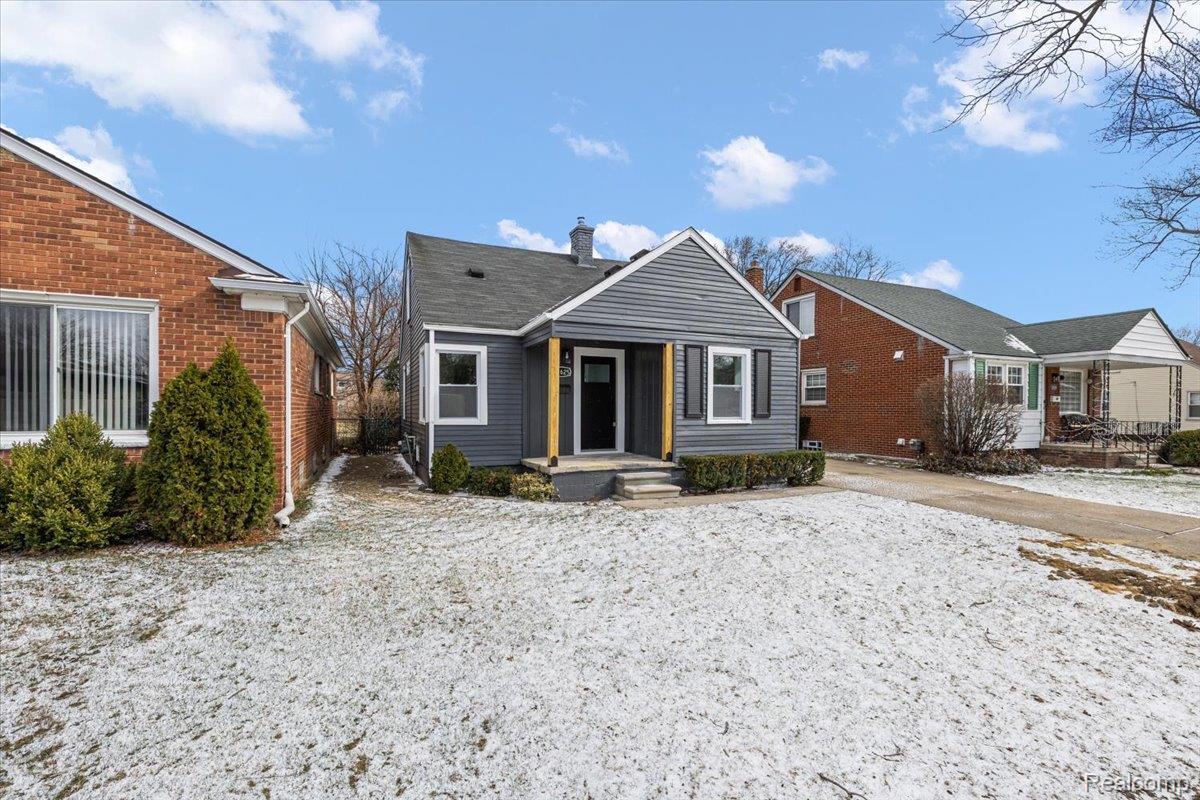 21625 Trombly Street